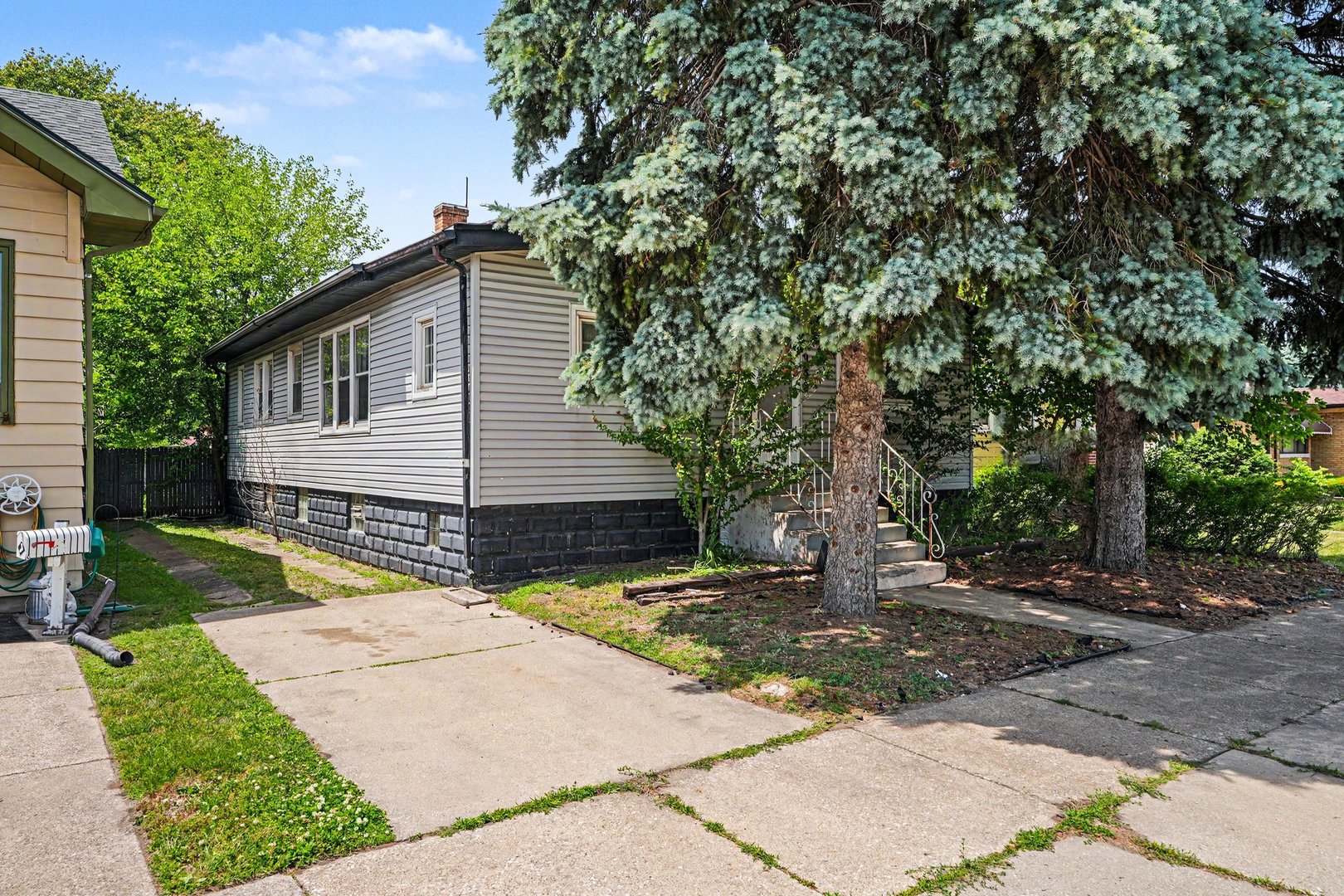 988 Wentworth Avenue, Calumet City, IL 60409