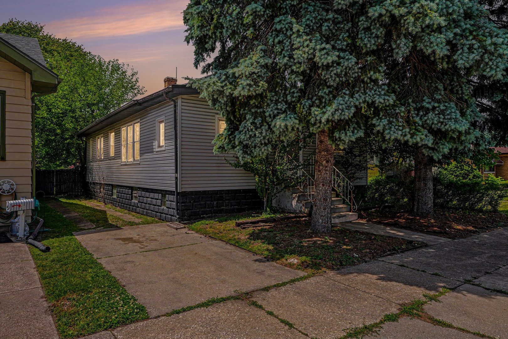 988 Wentworth Avenue, Calumet City, IL 60409