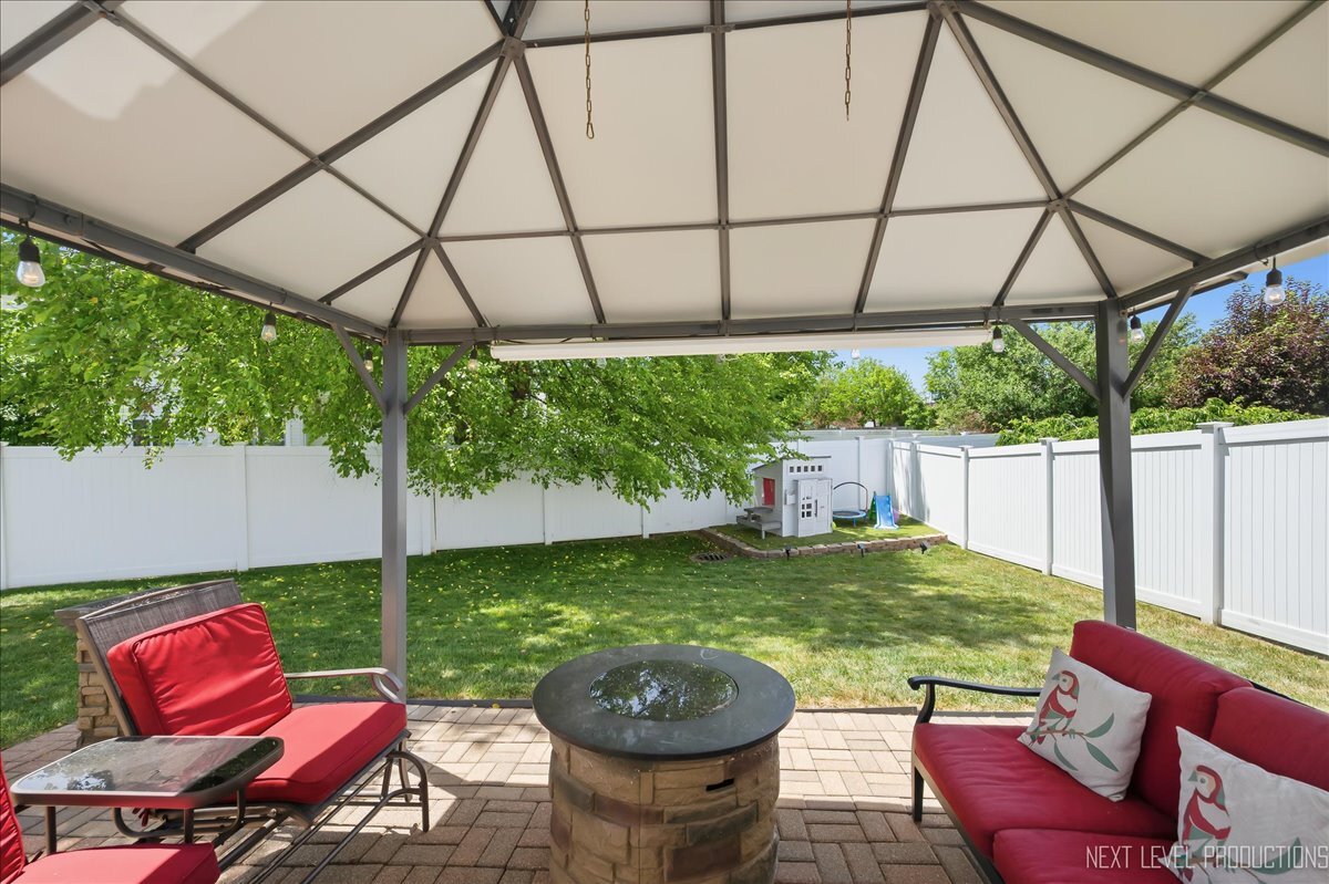 2810 Ledgestone Court, Naperville, IL 60564