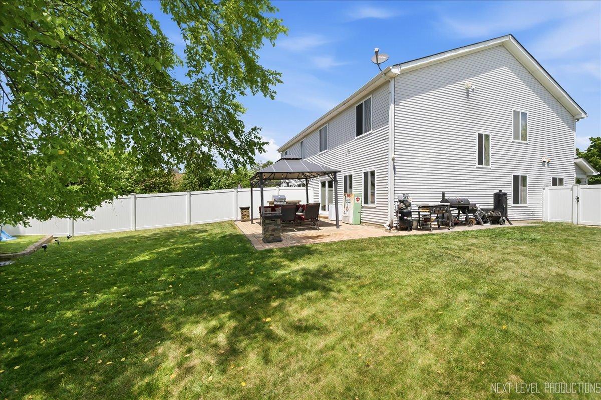 2810 Ledgestone Court, Naperville, IL 60564