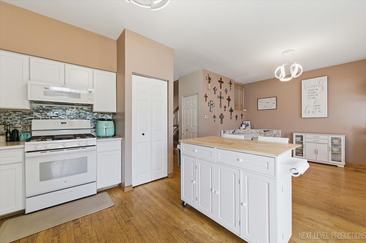 2810 Ledgestone Court, Naperville, IL 60564