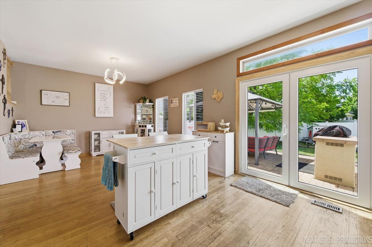 2810 Ledgestone Court, Naperville, IL 60564