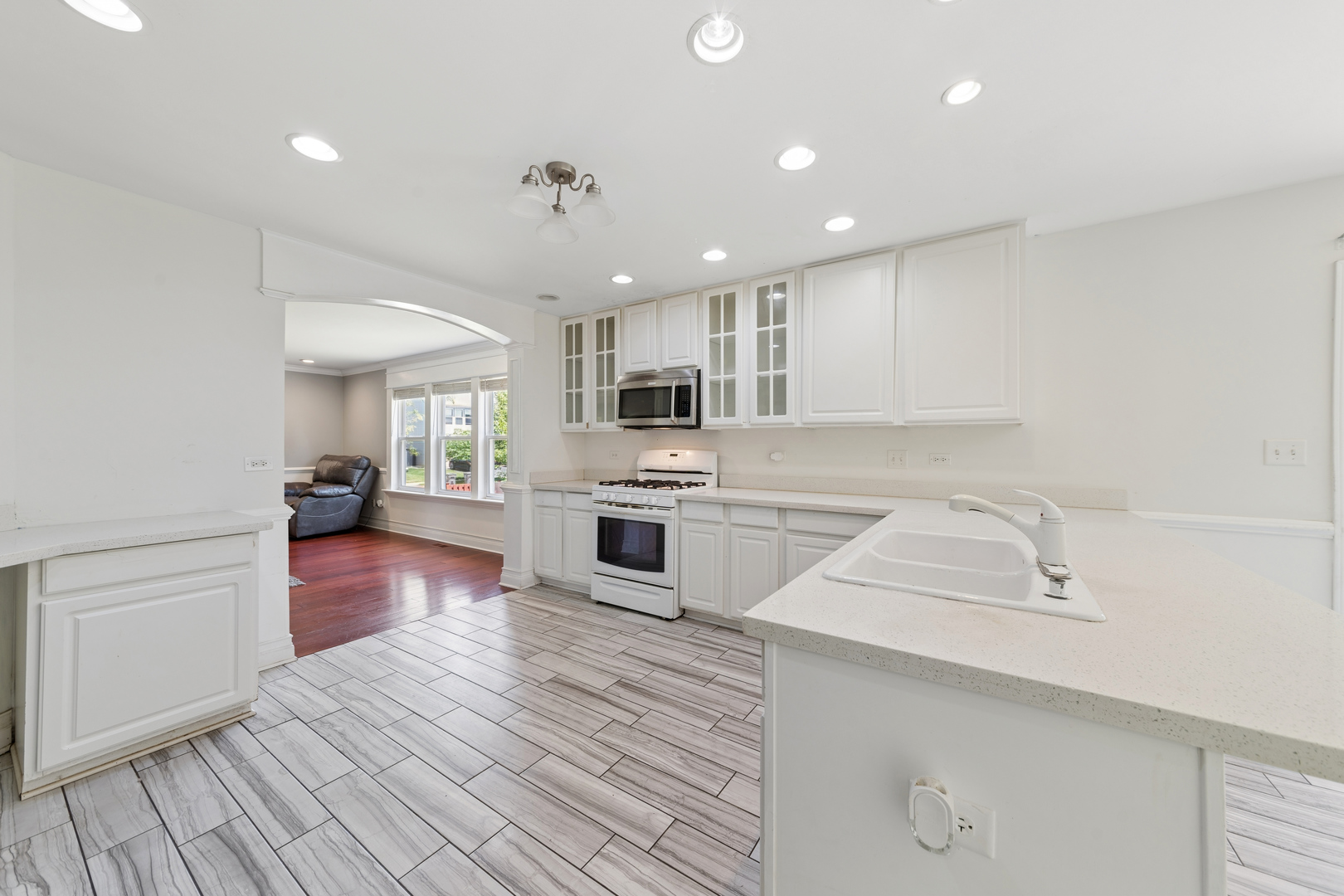 1702 Stonegate Drive, Montgomery, IL 60538