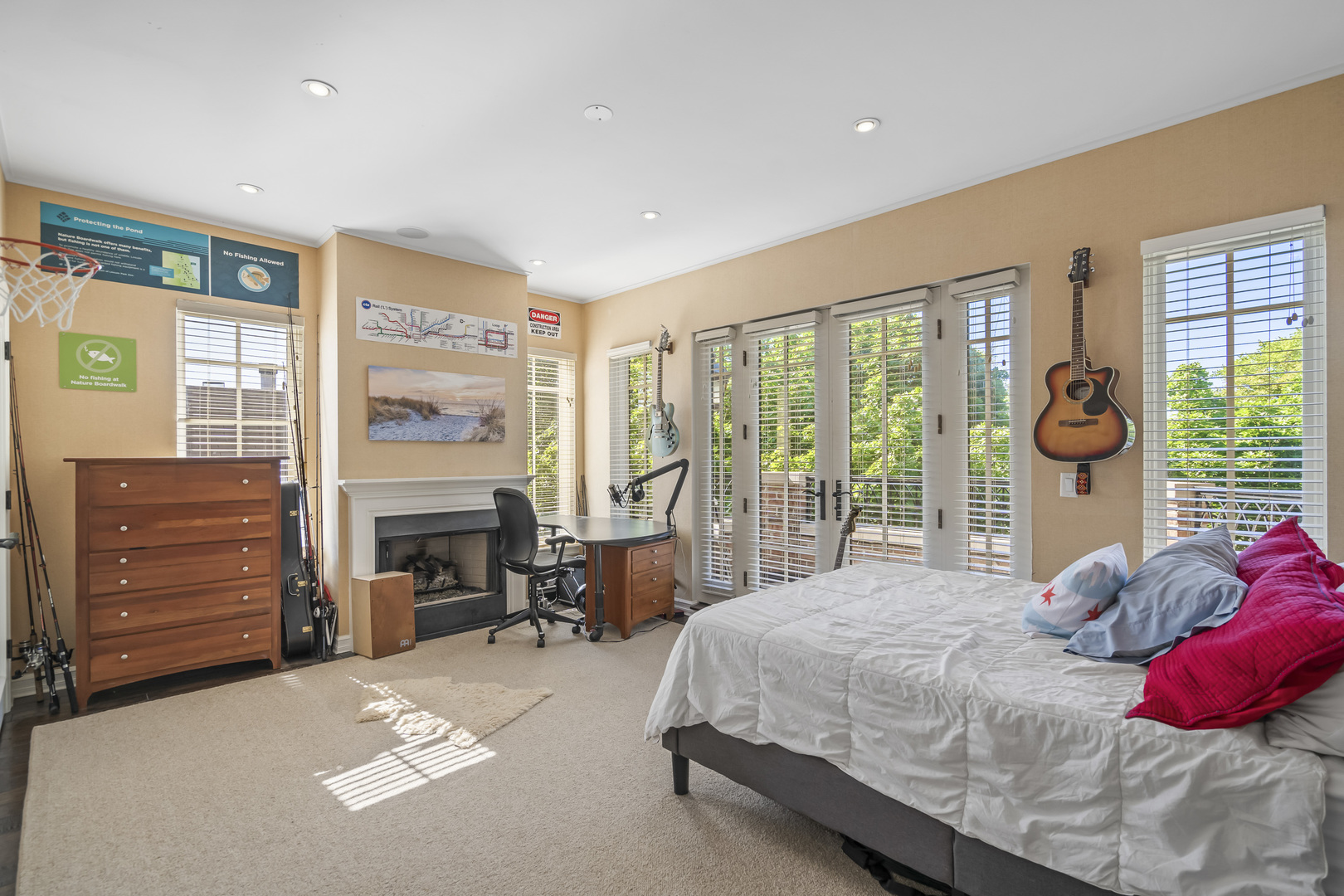 1331 W Wolfram Street, Chicago, IL 60657