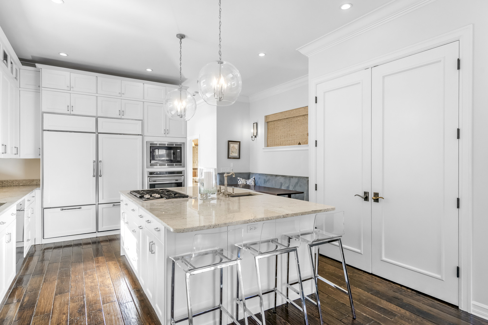 1331 W Wolfram Street, Chicago, IL 60657