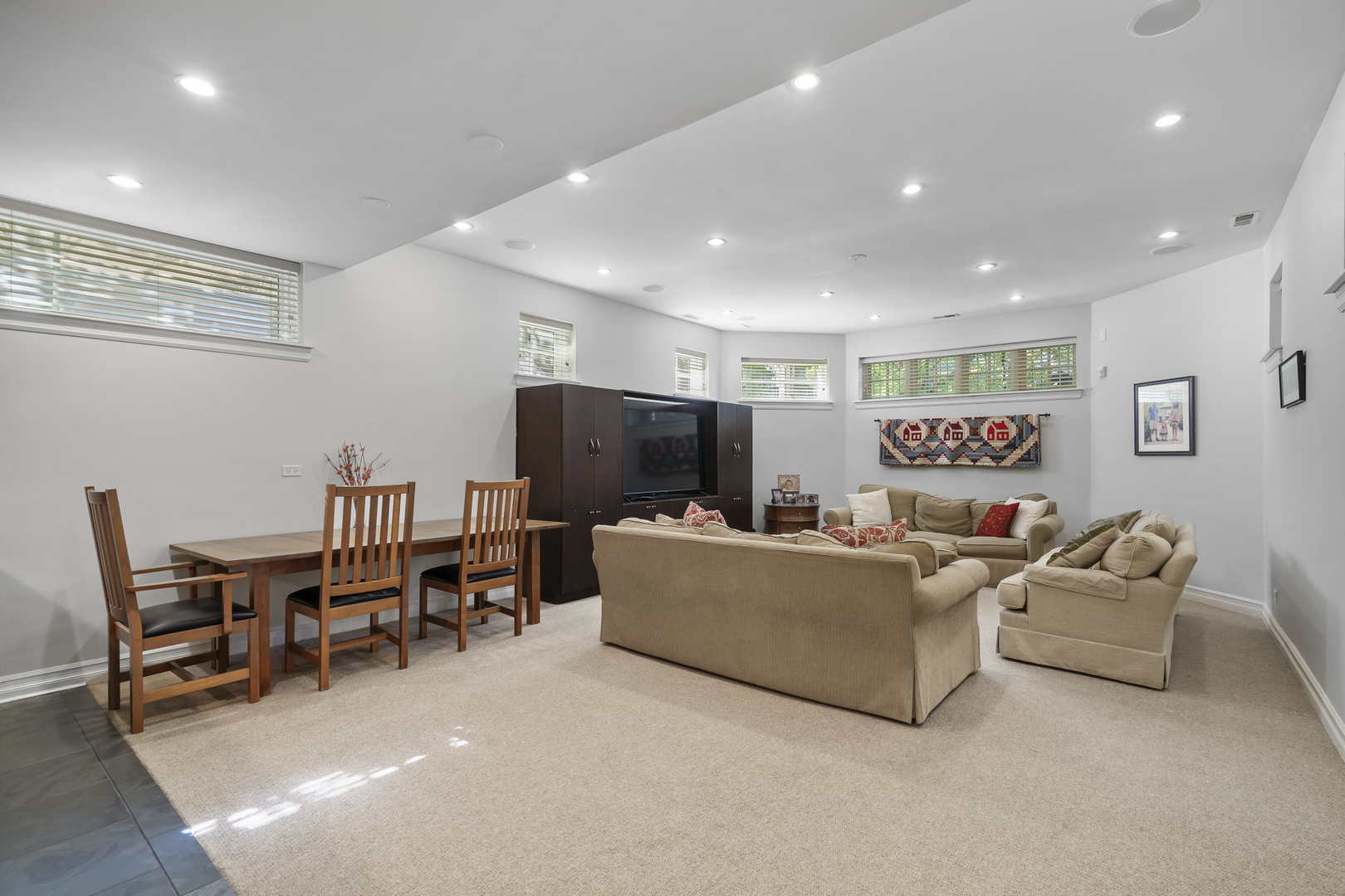 1331 W Wolfram Street, Chicago, IL 60657