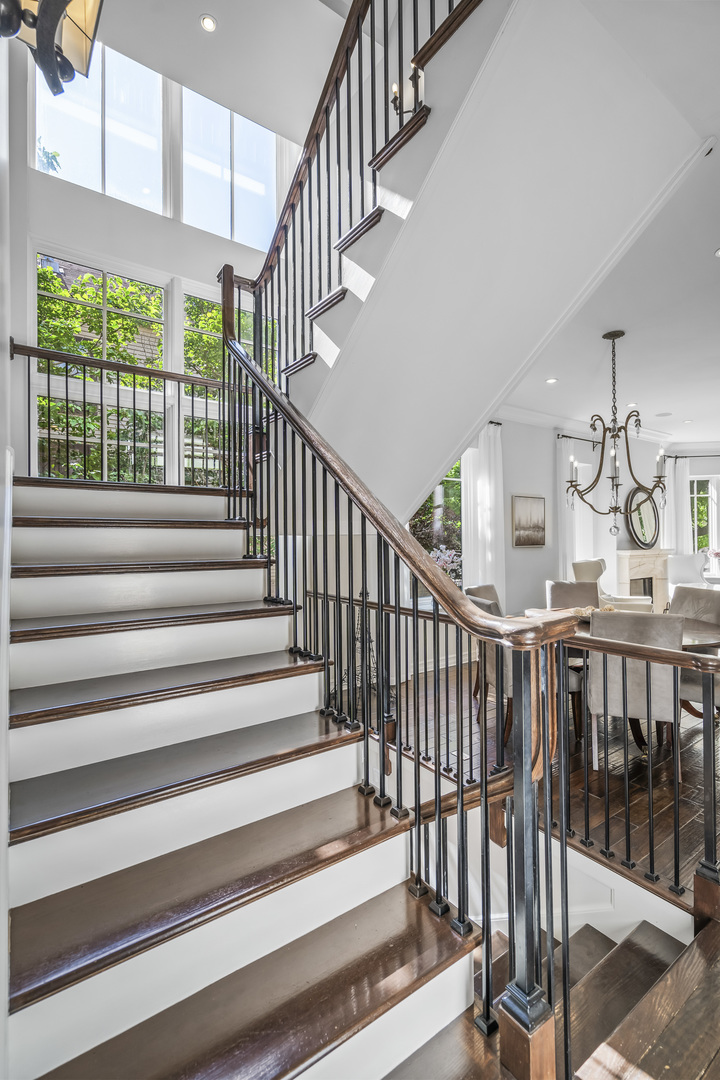 1331 W Wolfram Street, Chicago, IL 60657
