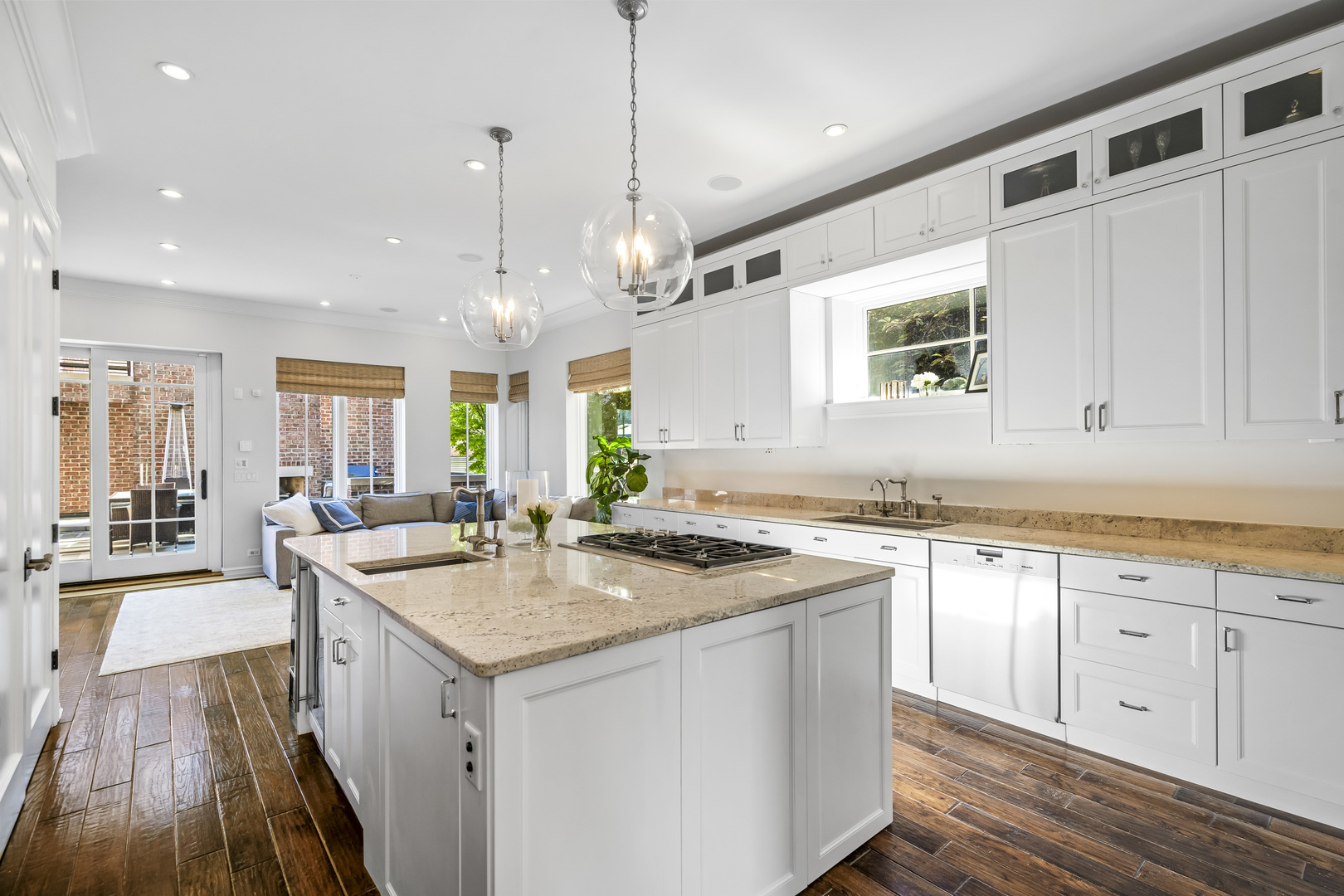 1331 W Wolfram Street, Chicago, IL 60657