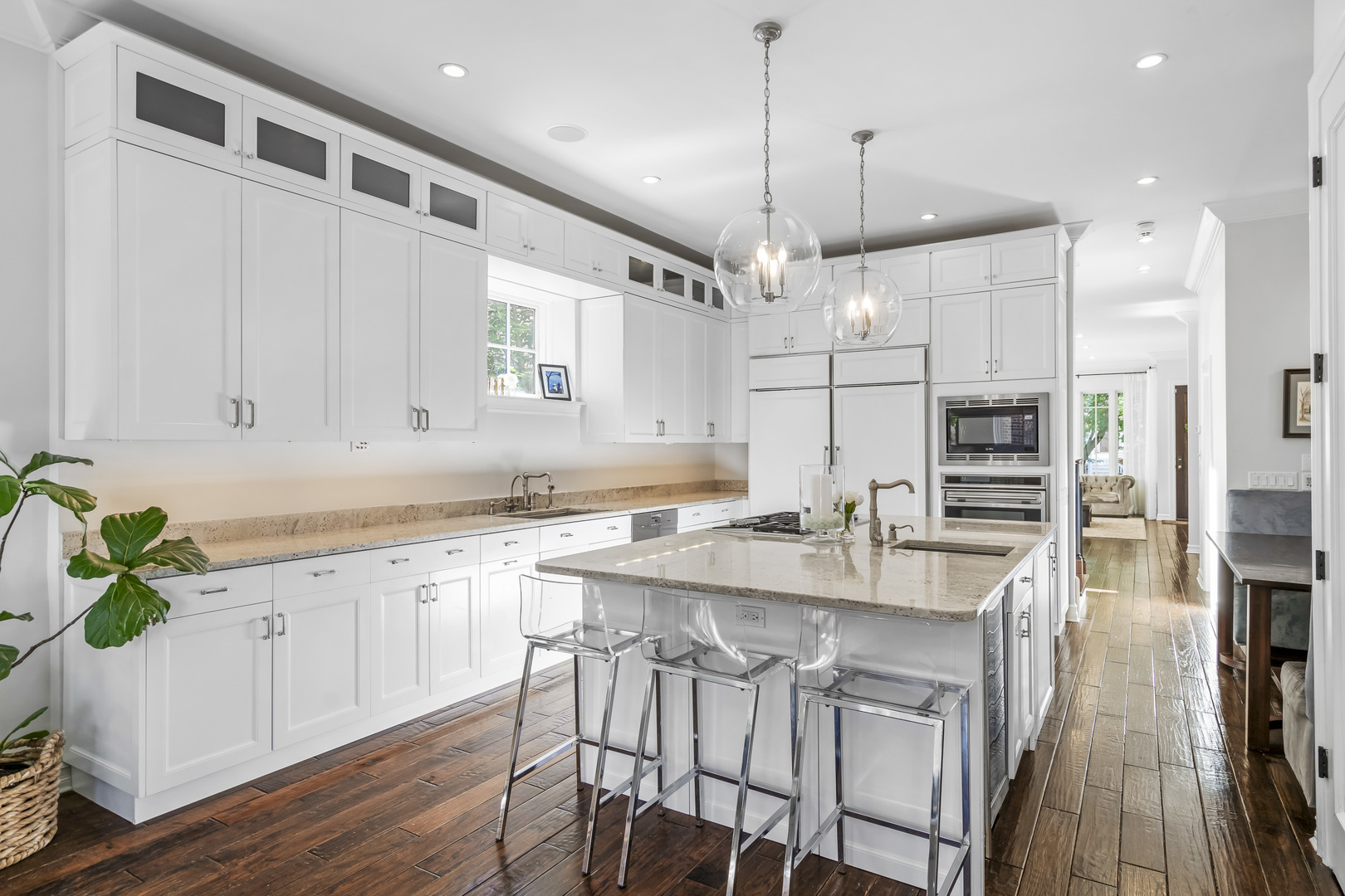 1331 W Wolfram Street, Chicago, IL 60657