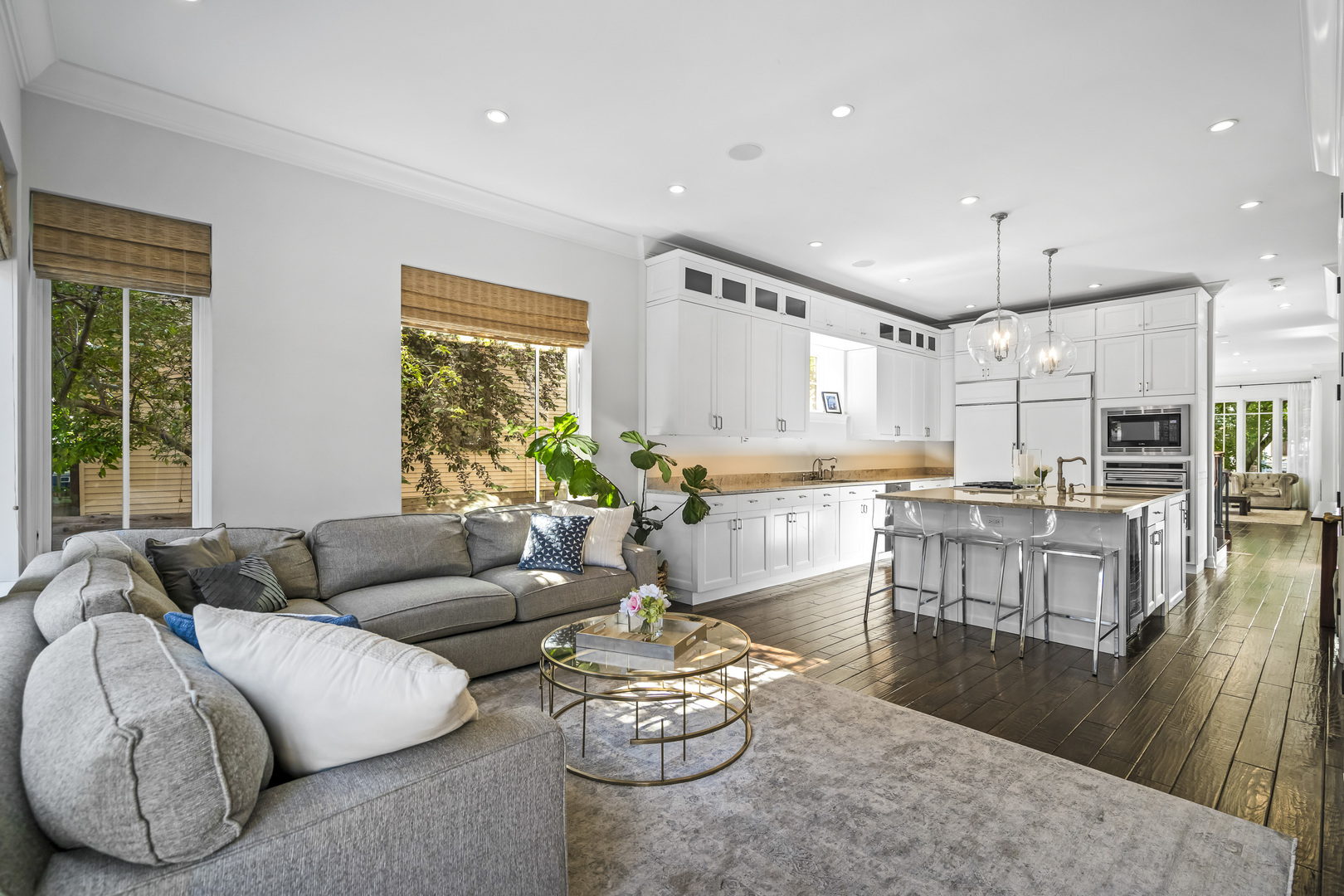 1331 W Wolfram Street, Chicago, IL 60657