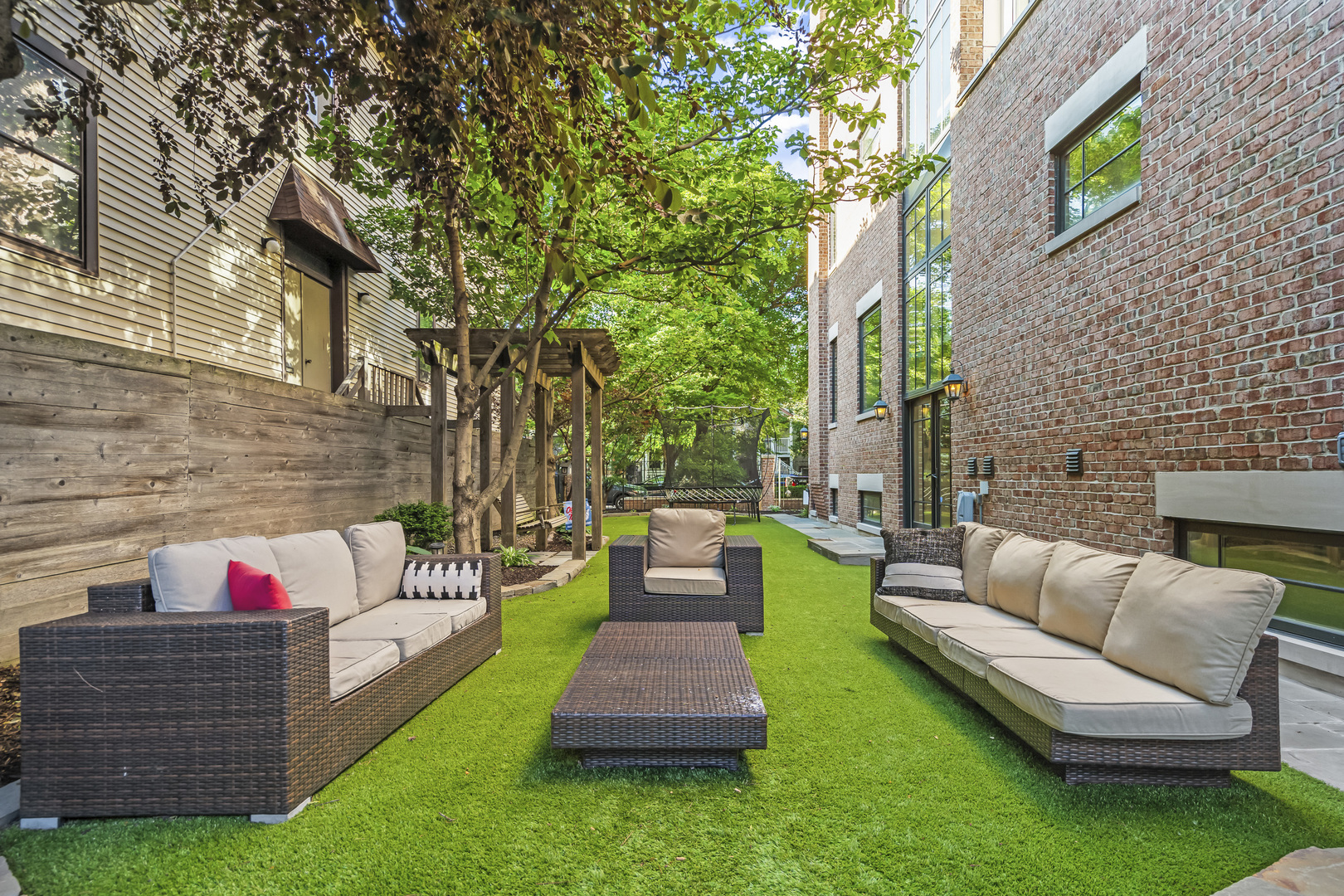 1331 W Wolfram Street, Chicago, IL 60657