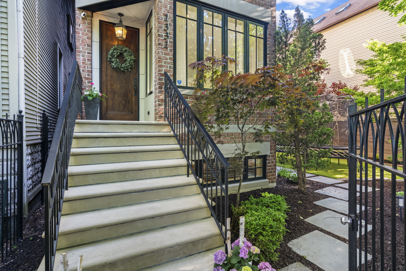 1331 W Wolfram Street, Chicago, IL 60657