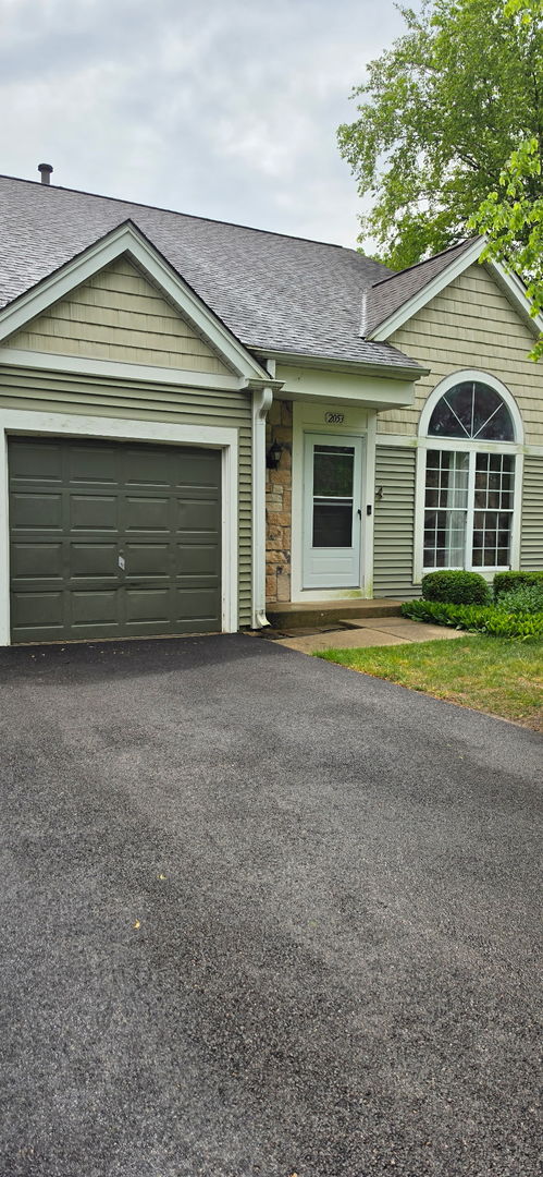 2053 Teton Parkway, Algonquin, IL 60102