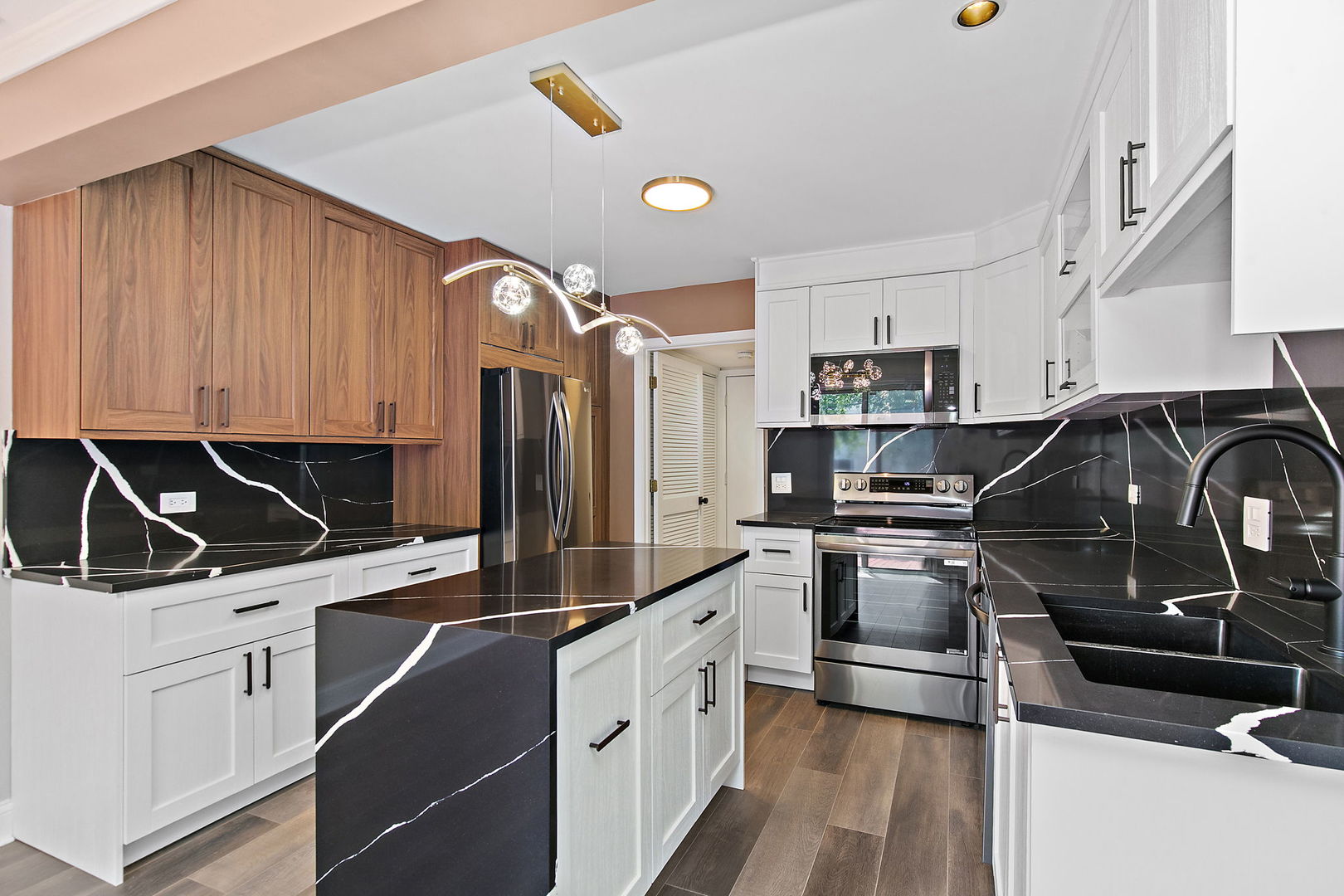 621 Newbury Lane, Schaumburg, IL 60173