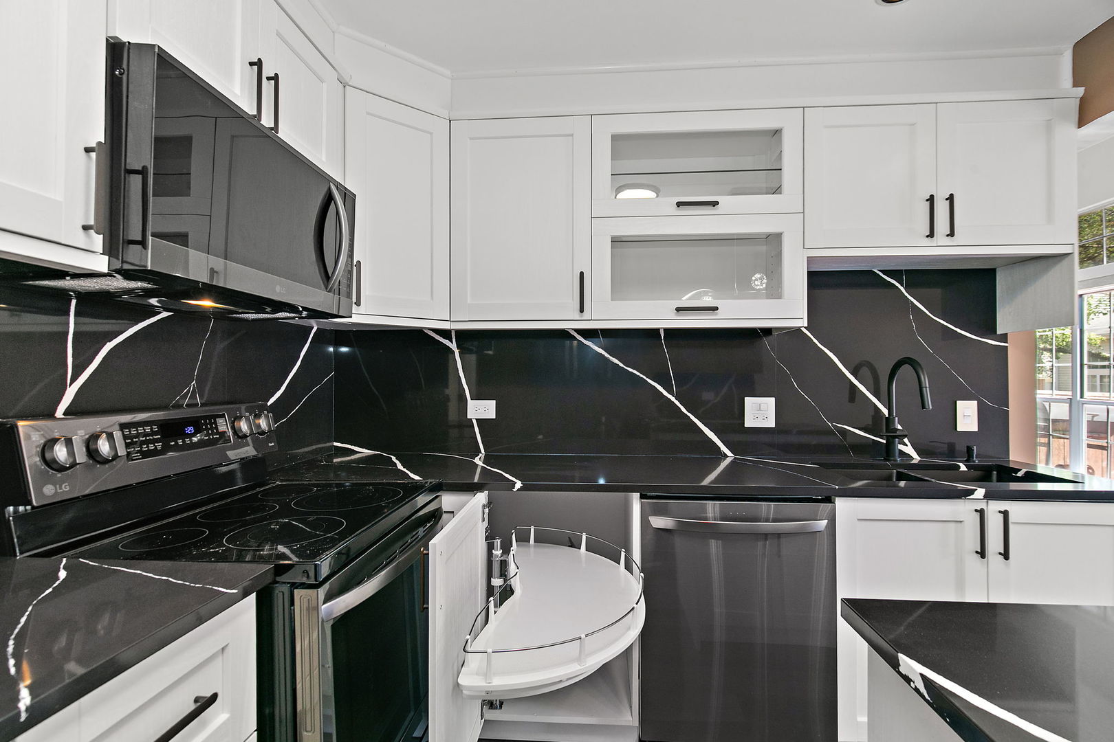 621 Newbury Lane, Schaumburg, IL 60173