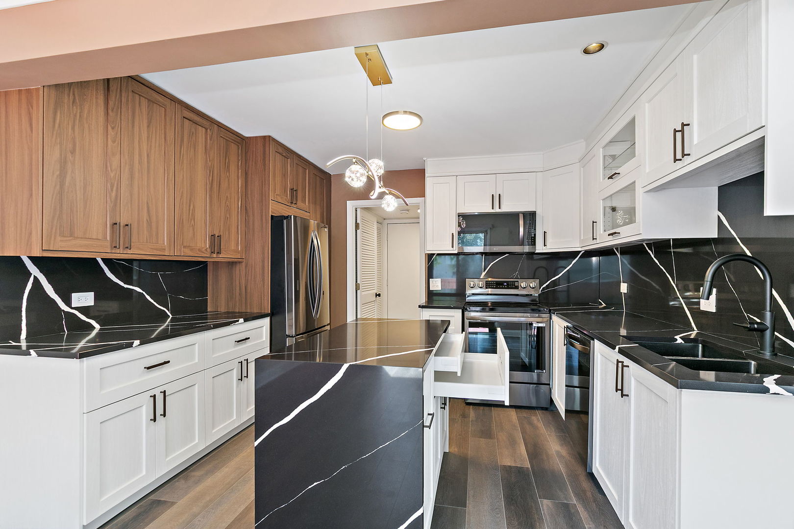 621 Newbury Lane, Schaumburg, IL 60173
