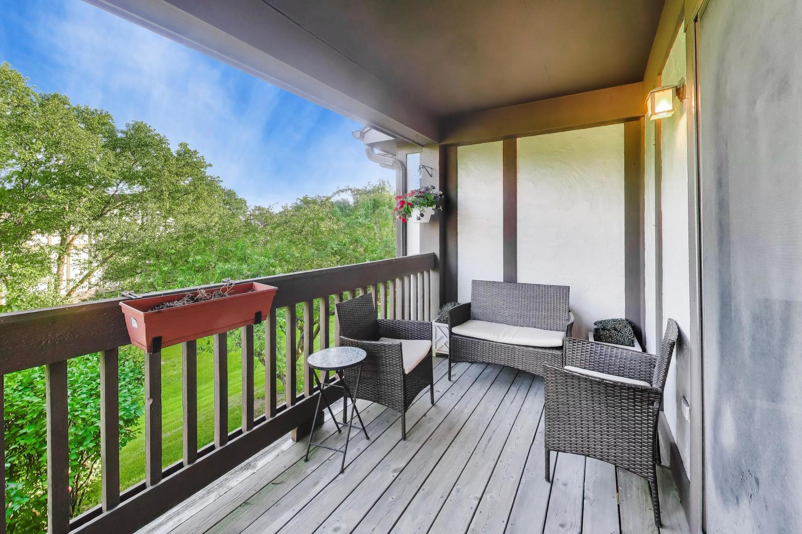 306 CARRIAGE Way #2C, Bloomingdale, IL 60108