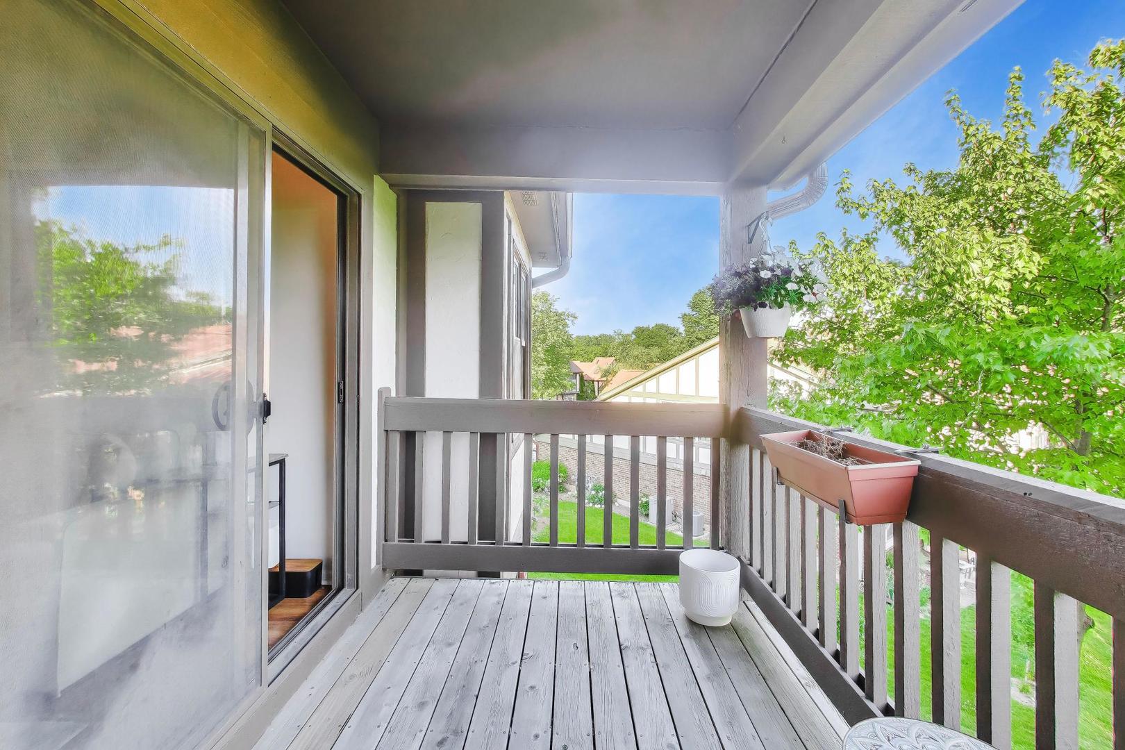 306 CARRIAGE Way #2C, Bloomingdale, IL 60108