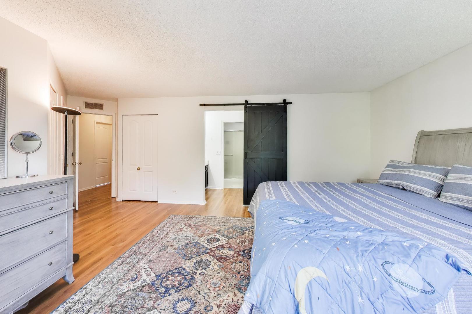 306 CARRIAGE Way #2C, Bloomingdale, IL 60108