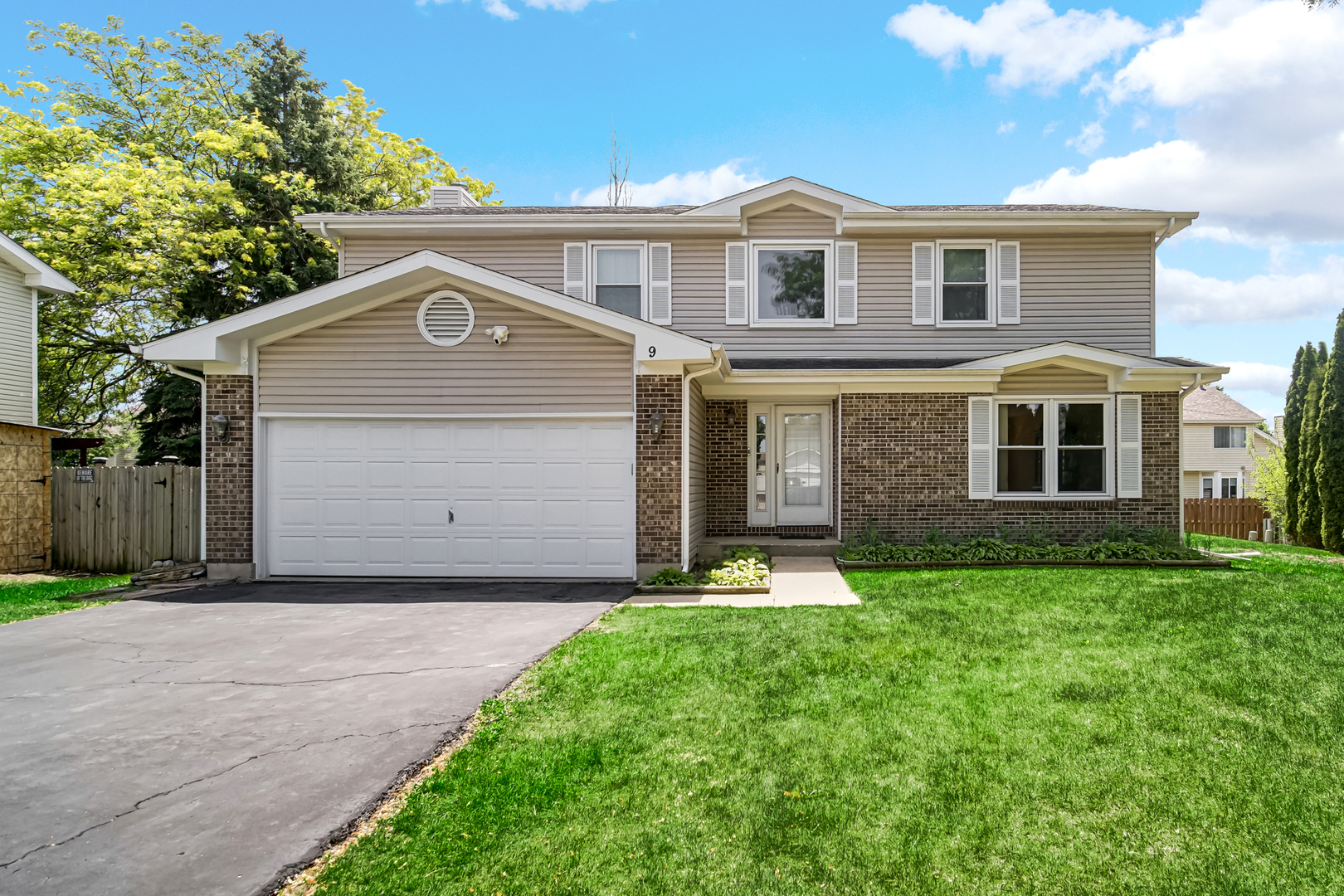 9 Redwood Court, Streamwood, IL 60107
