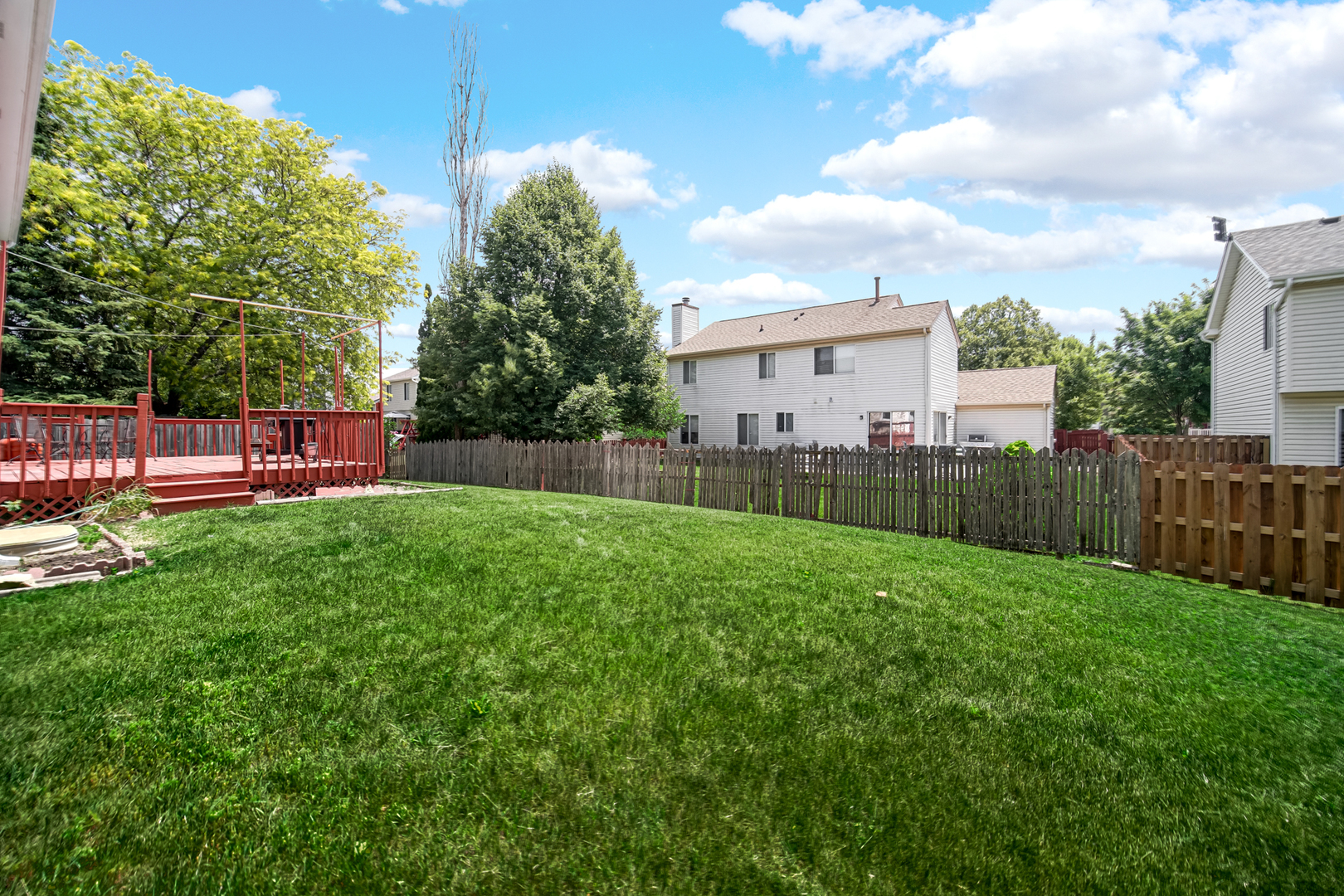 9 Redwood Court, Streamwood, IL 60107