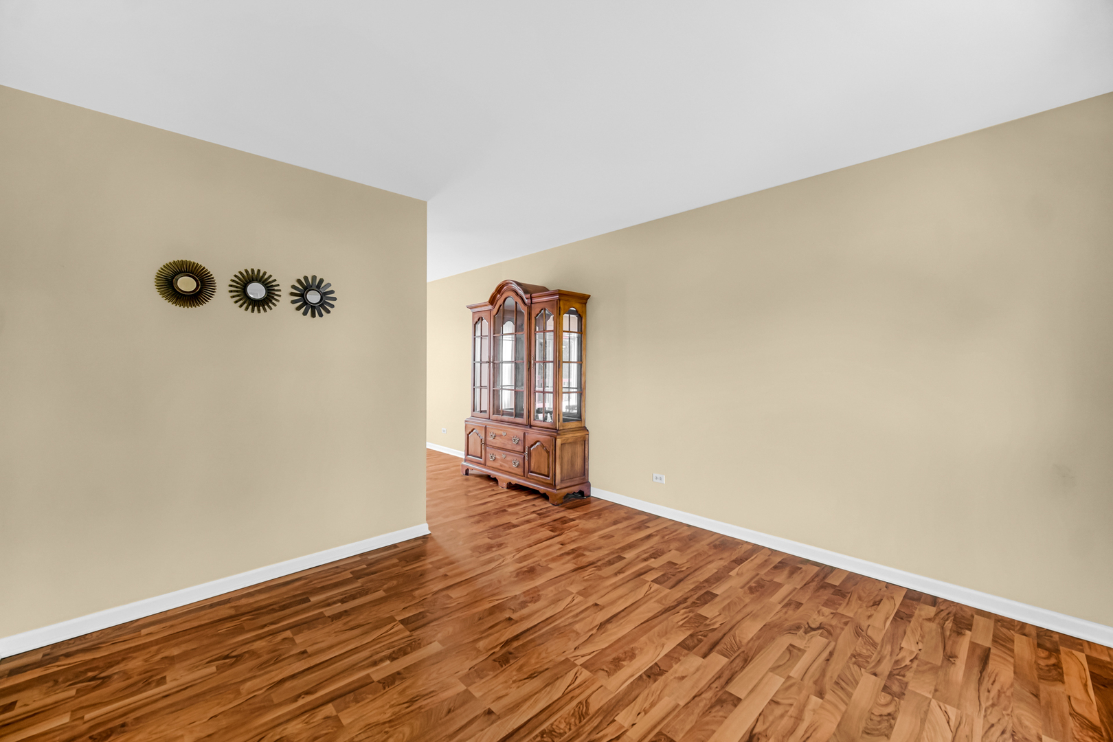 9 Redwood Court, Streamwood, IL 60107