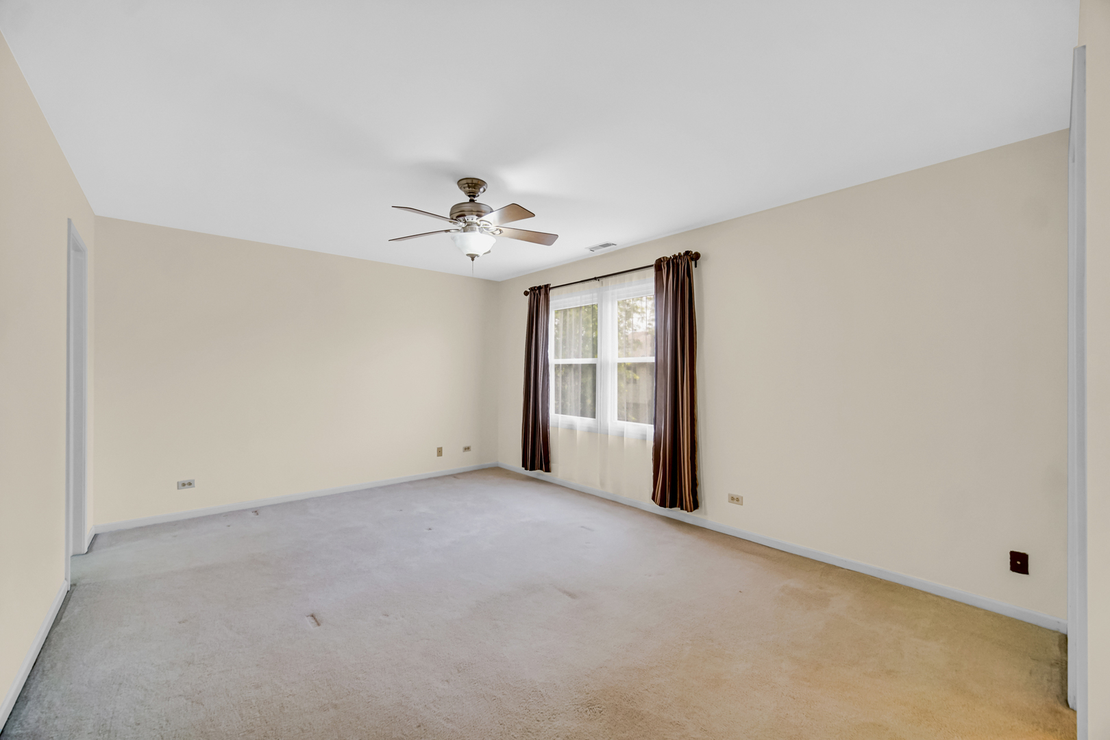 9 Redwood Court, Streamwood, IL 60107