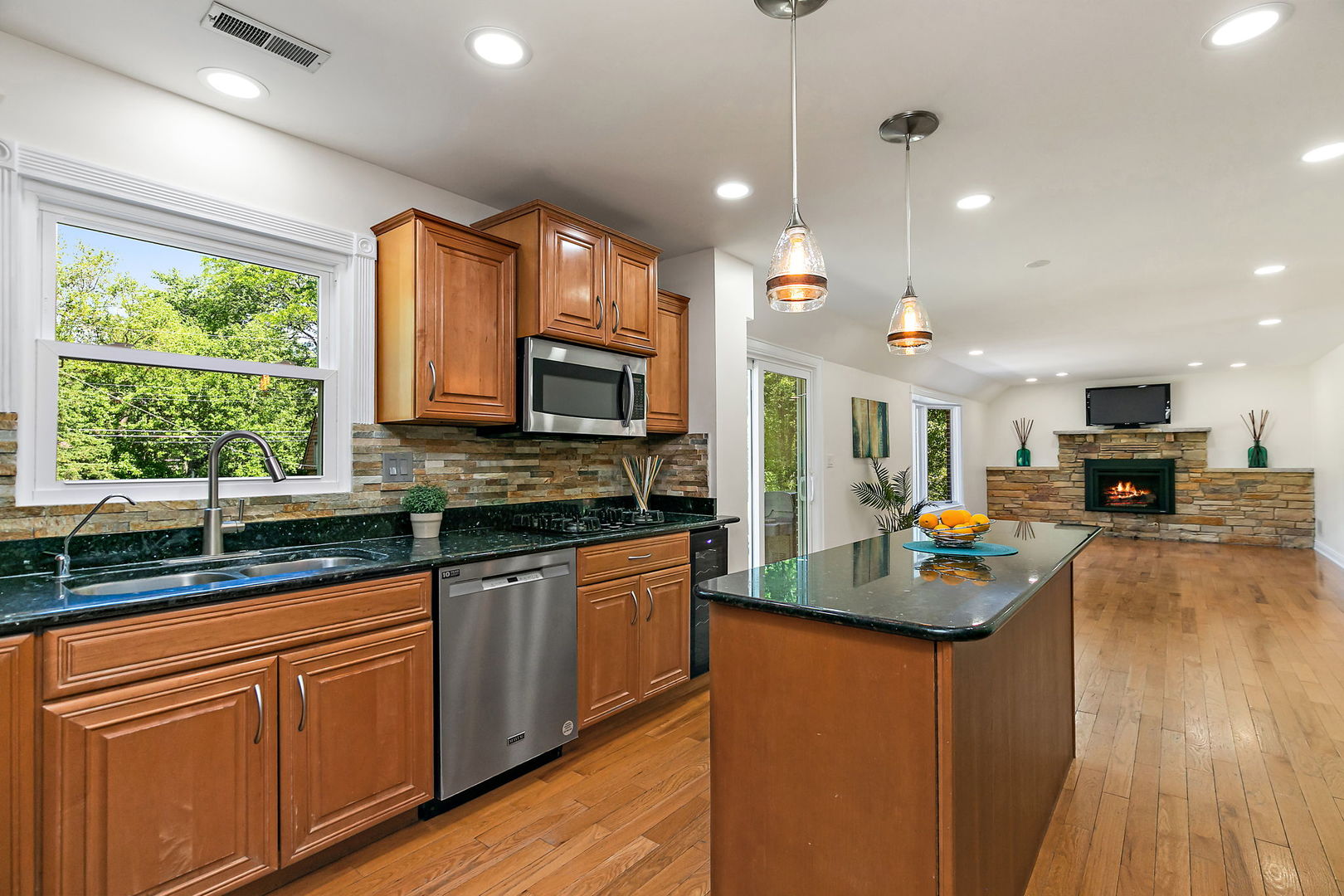 1439 Blackhawk Drive, Schaumburg, IL 60193