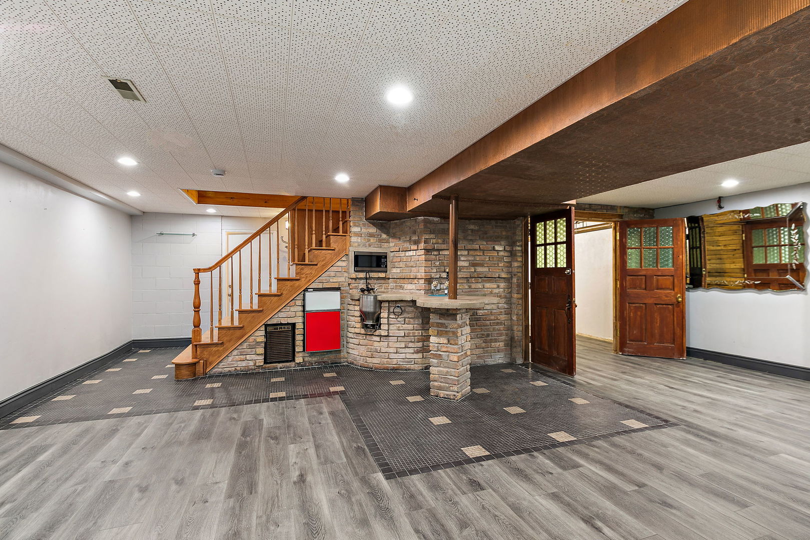 1439 Blackhawk Drive, Schaumburg, IL 60193