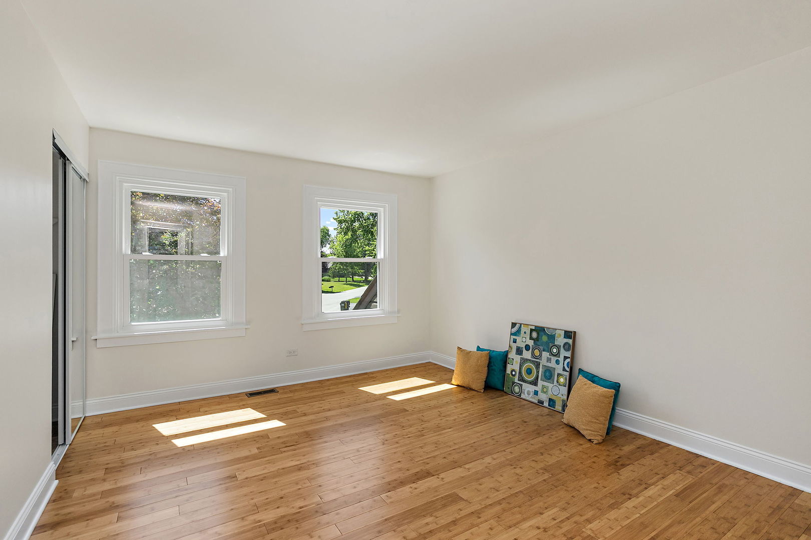 1439 Blackhawk Drive, Schaumburg, IL 60193