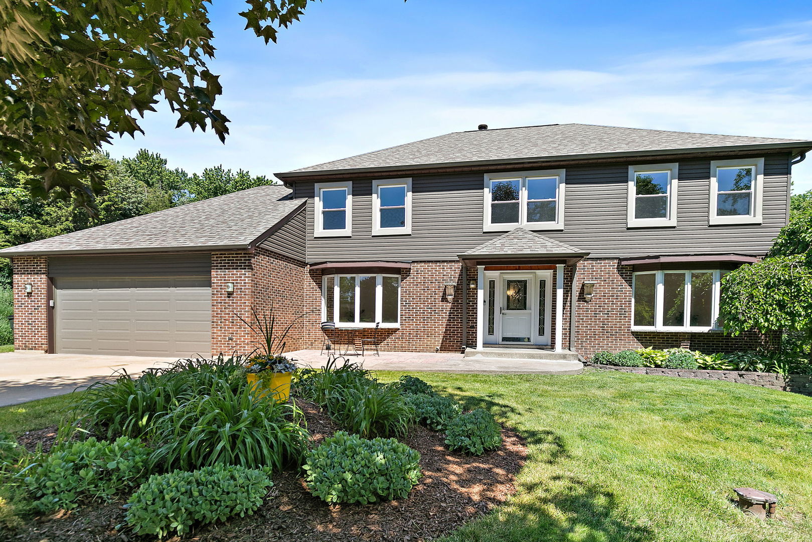 1439 Blackhawk Drive, Schaumburg, IL 60193