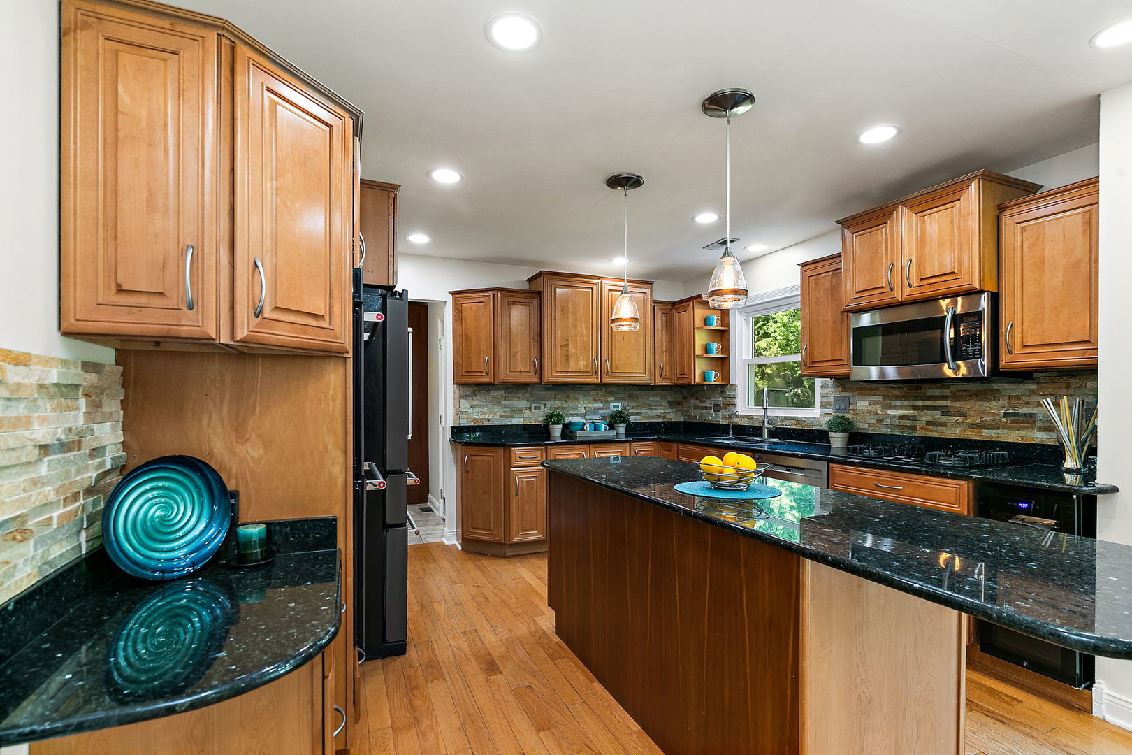 1439 Blackhawk Drive, Schaumburg, IL 60193