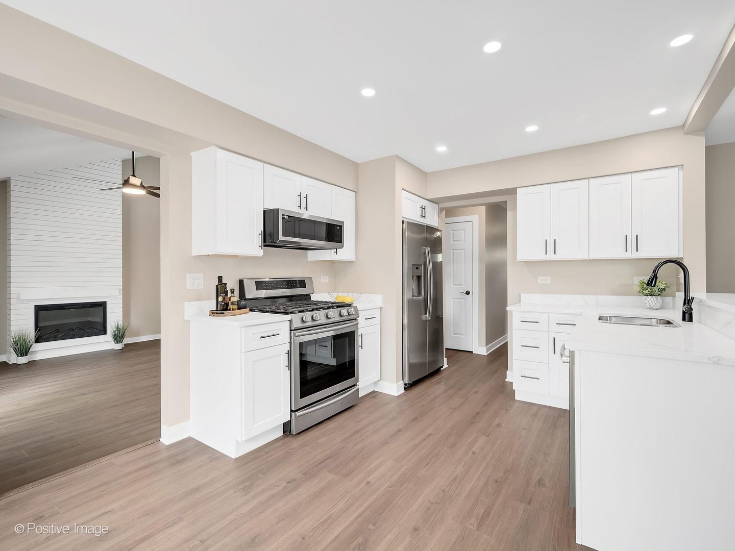 6620 Oak Tree Trail, Woodridge, IL 60517