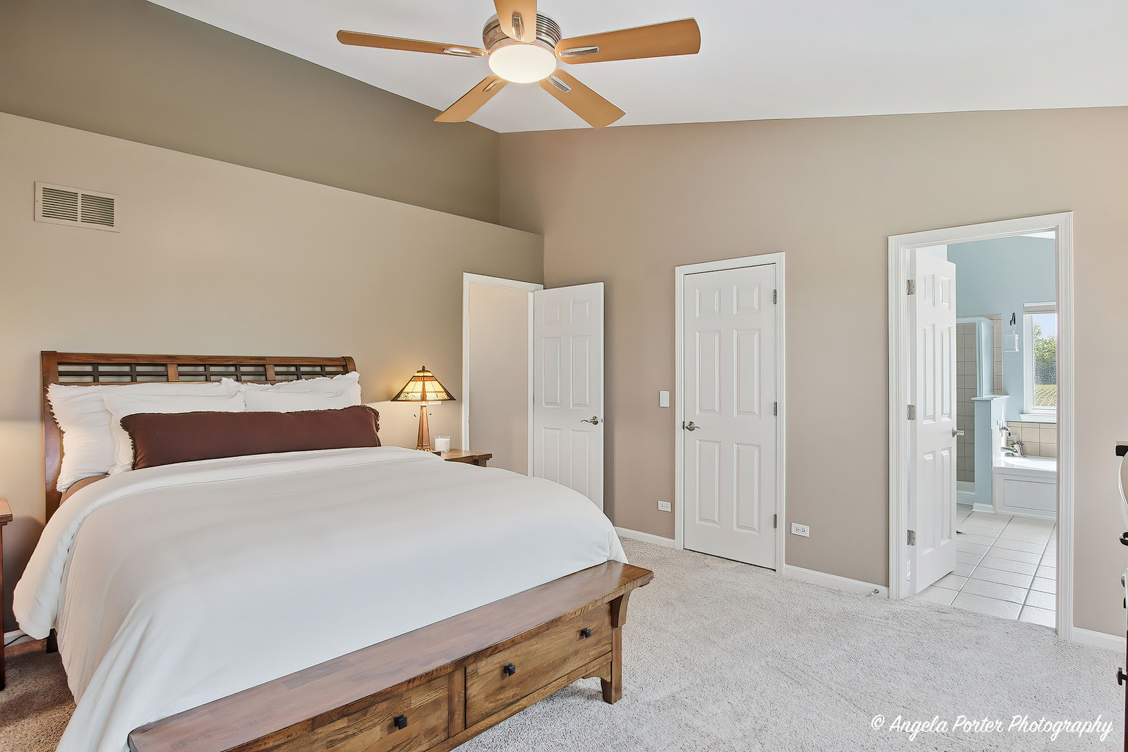 31375 N Pineview Boulevard, Lakemoor, IL 60051