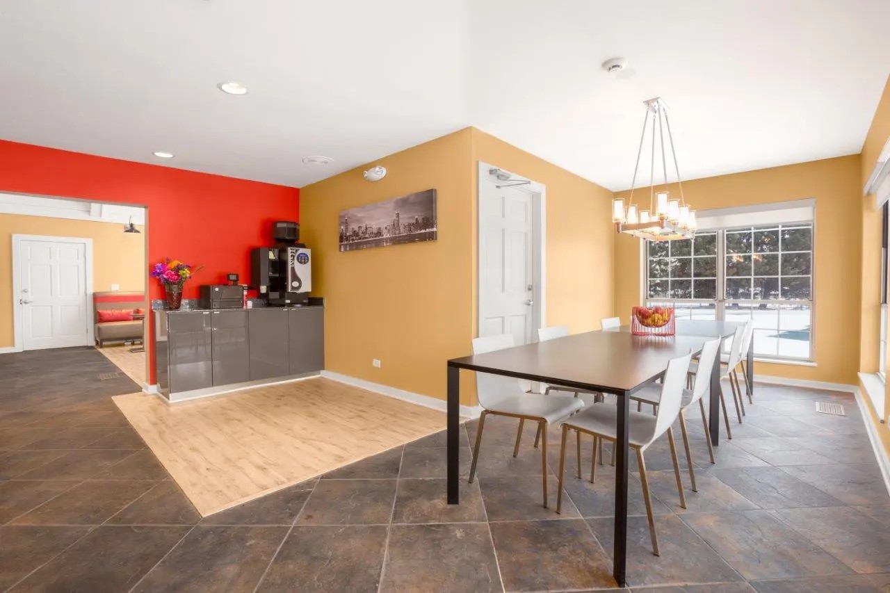 4109 Chesapeake Drive #2A, Aurora, IL 60504