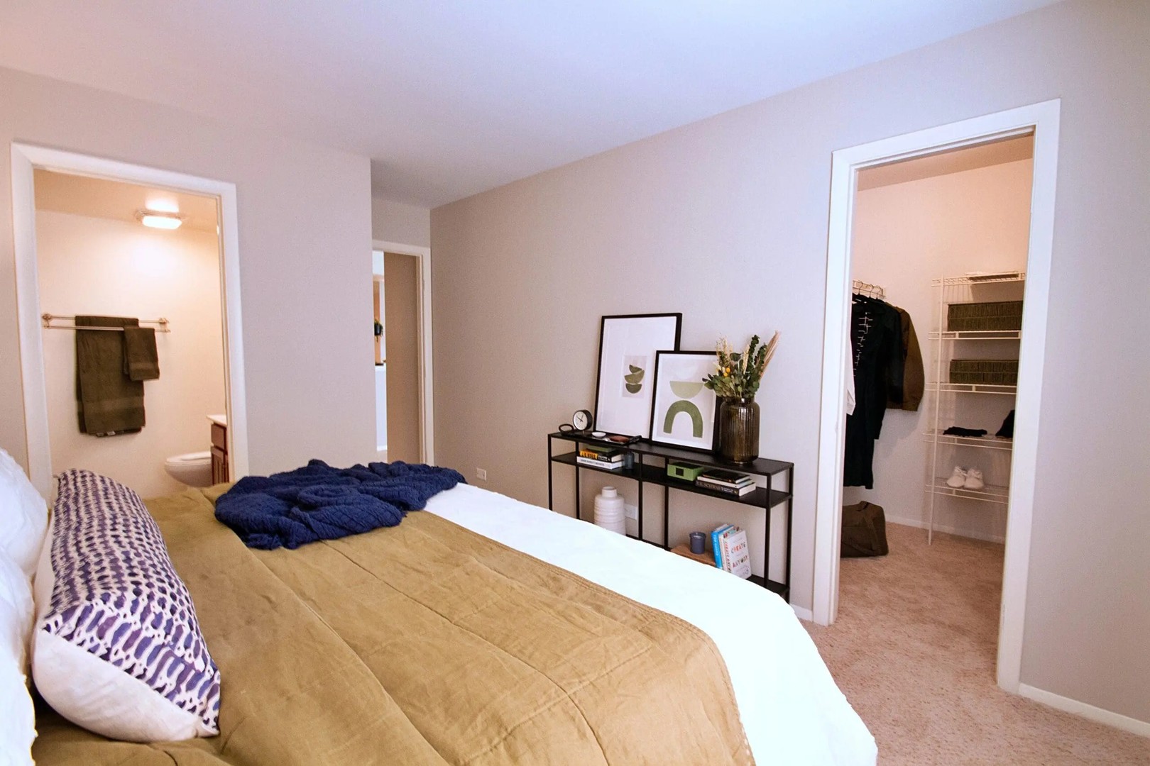 4109 Chesapeake Drive #2A, Aurora, IL 60504