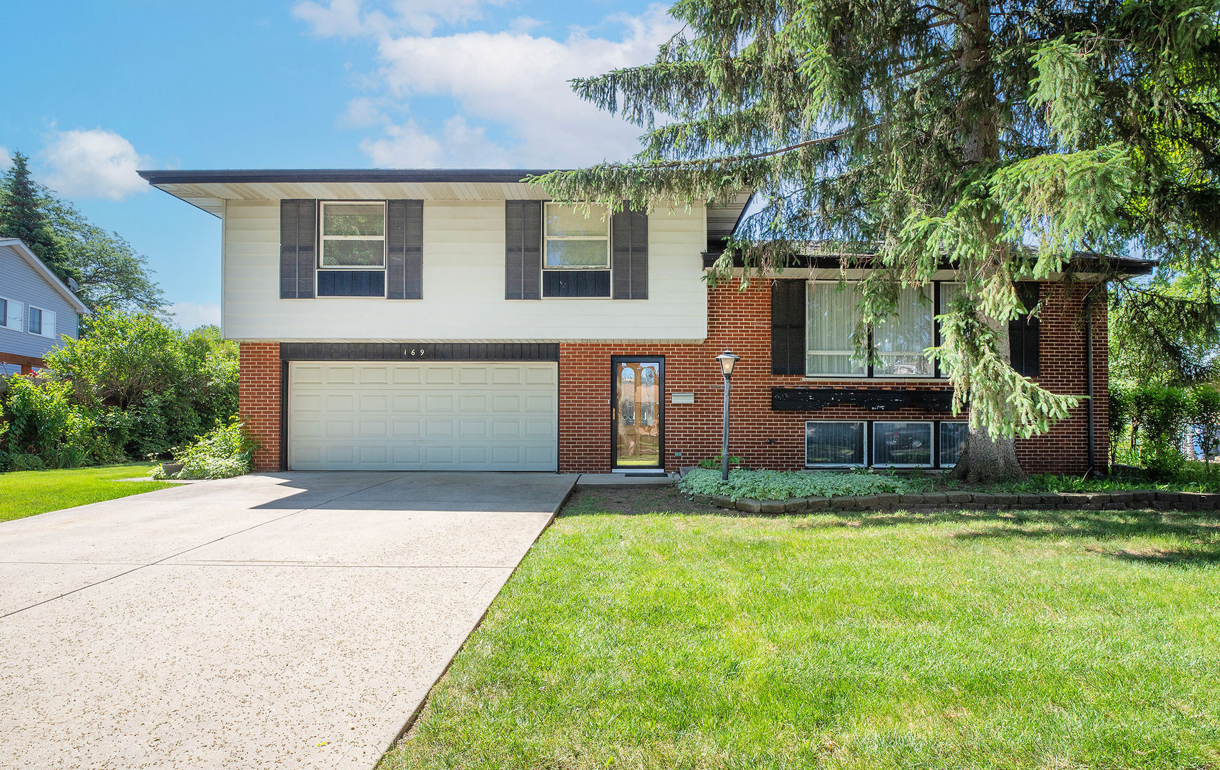 169 Leahy Circle, Des Plaines, IL 60016