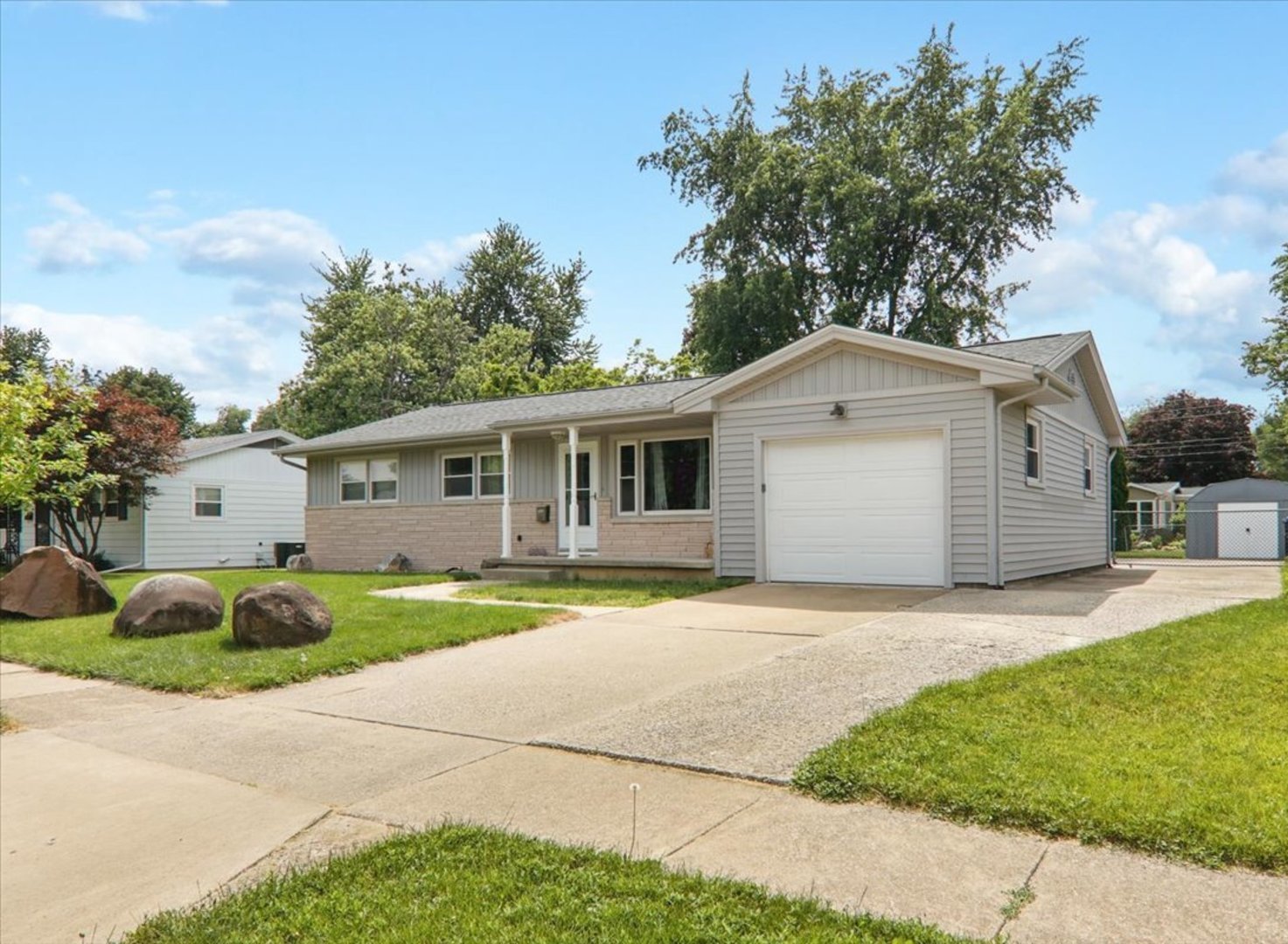 903 Mayflower Avenue, Bloomington, IL 61701