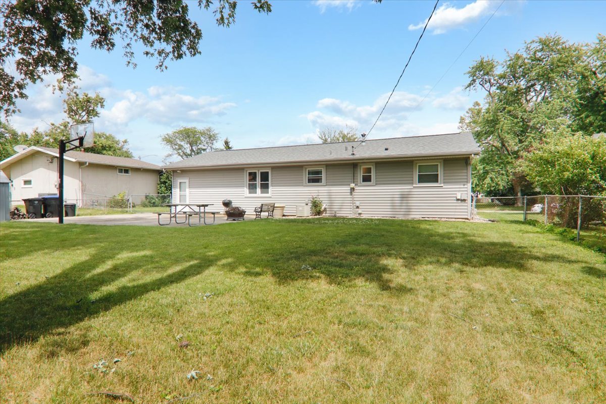 903 Mayflower Avenue, Bloomington, IL 61701