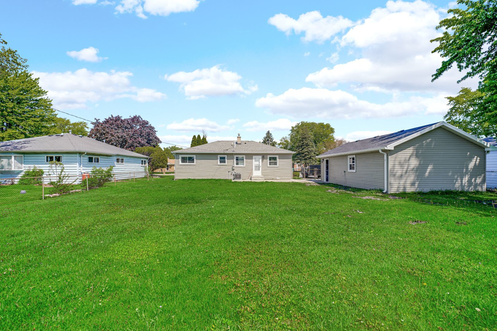6409 W 85th Place, Burbank, IL 60459