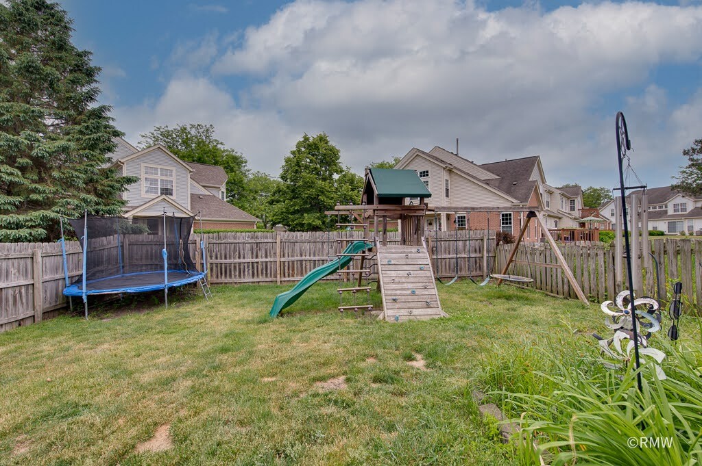 81 Kingsport Drive, South Elgin, IL 60177