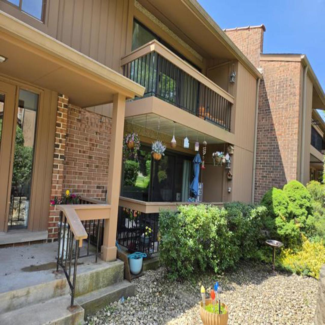 8090 Garfield Avenue #3-1, Burr Ridge, IL 60527