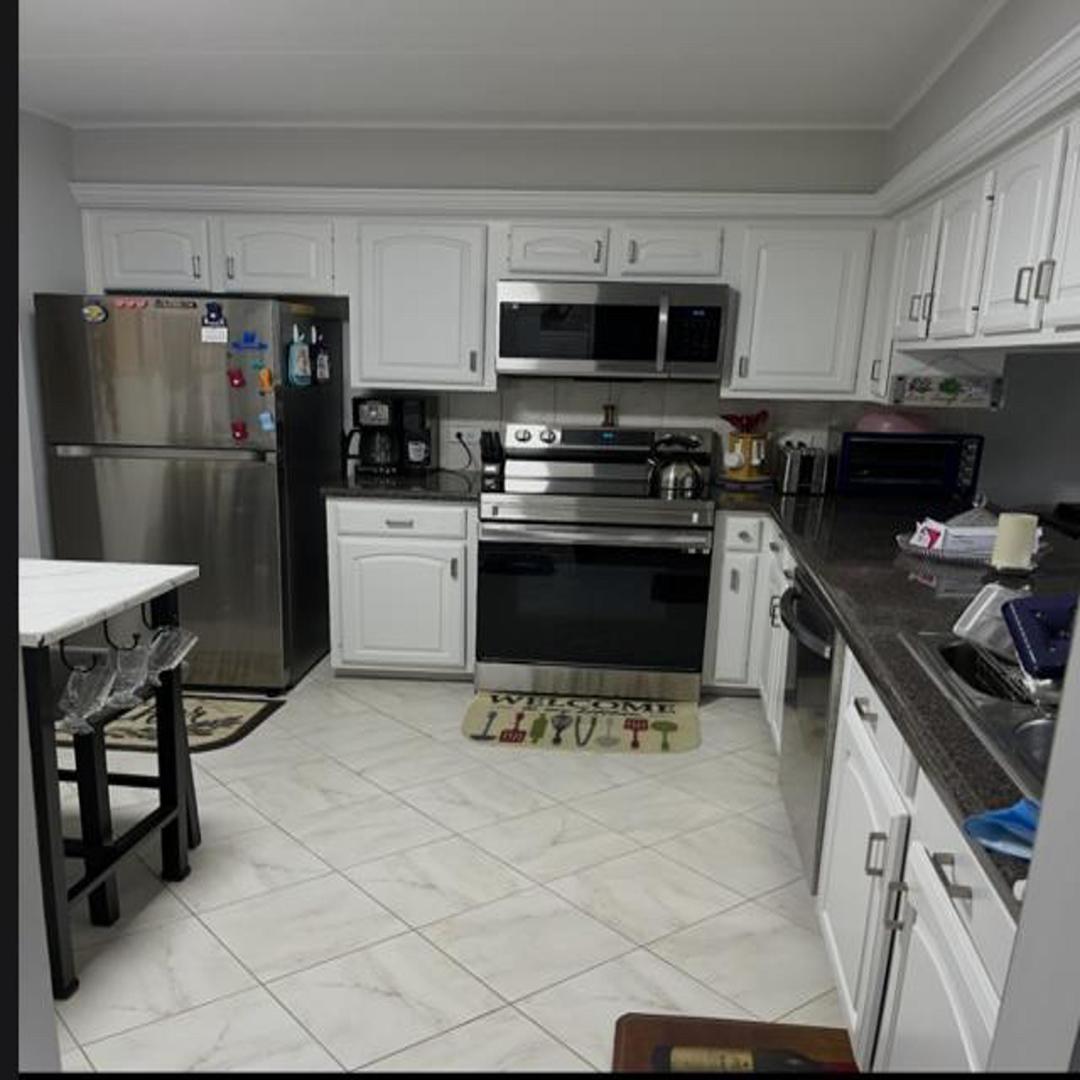 8090 Garfield Avenue #3-1, Burr Ridge, IL 60527