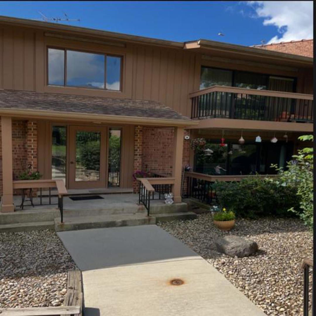 8090 Garfield Avenue #3-1, Burr Ridge, IL 60527
