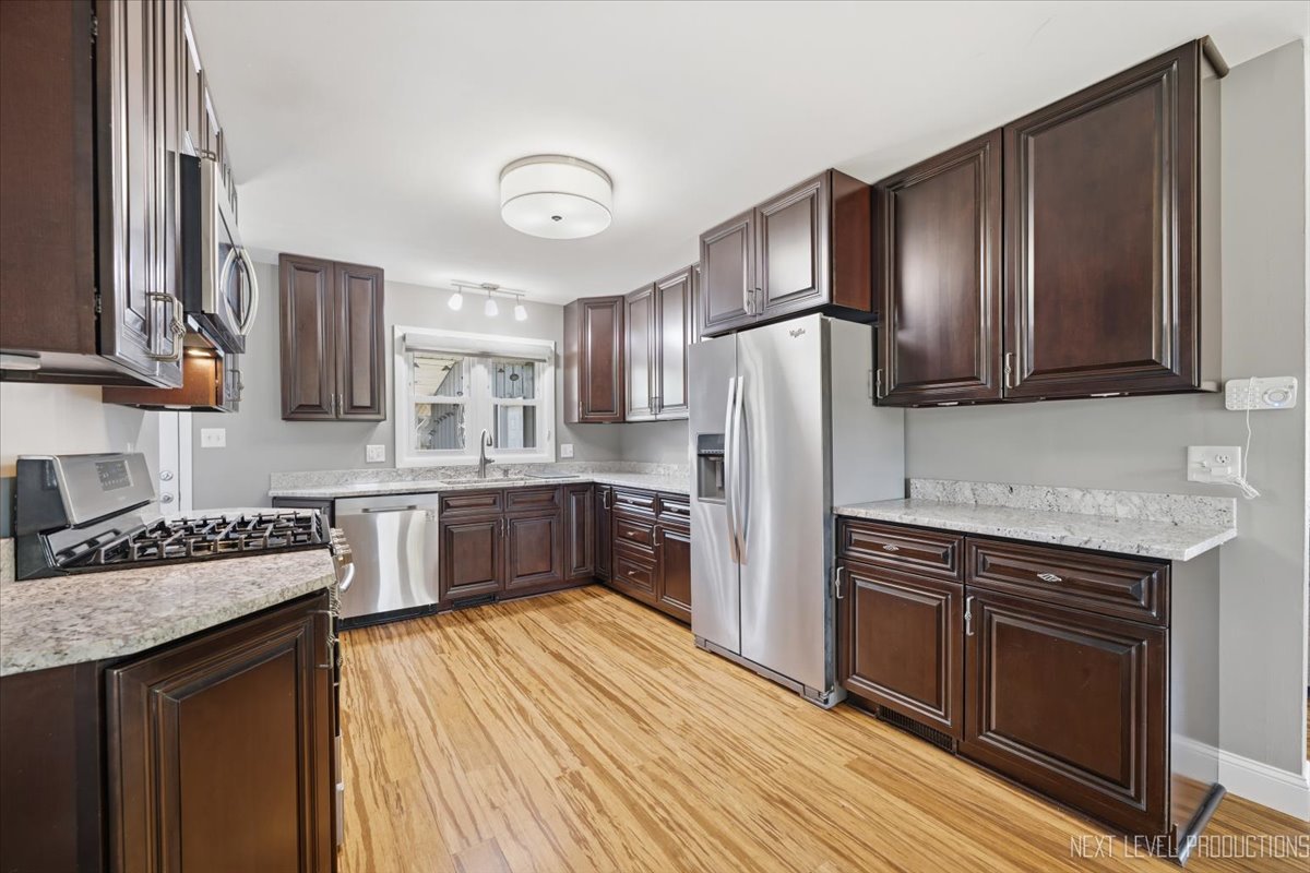 1002 Holly Court, Lockport, IL 60441