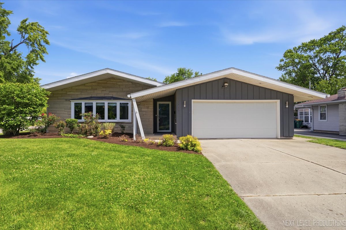 1002 Holly Court, Lockport, IL 60441
