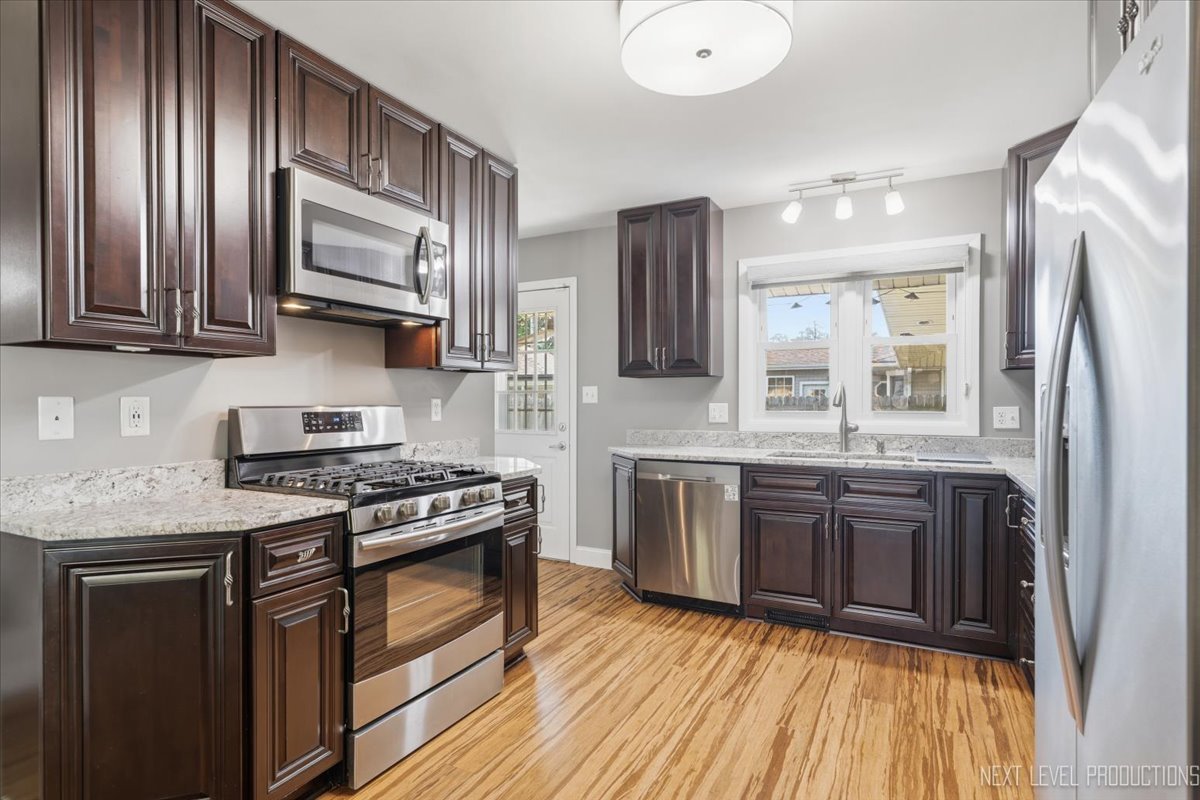 1002 Holly Court, Lockport, IL 60441
