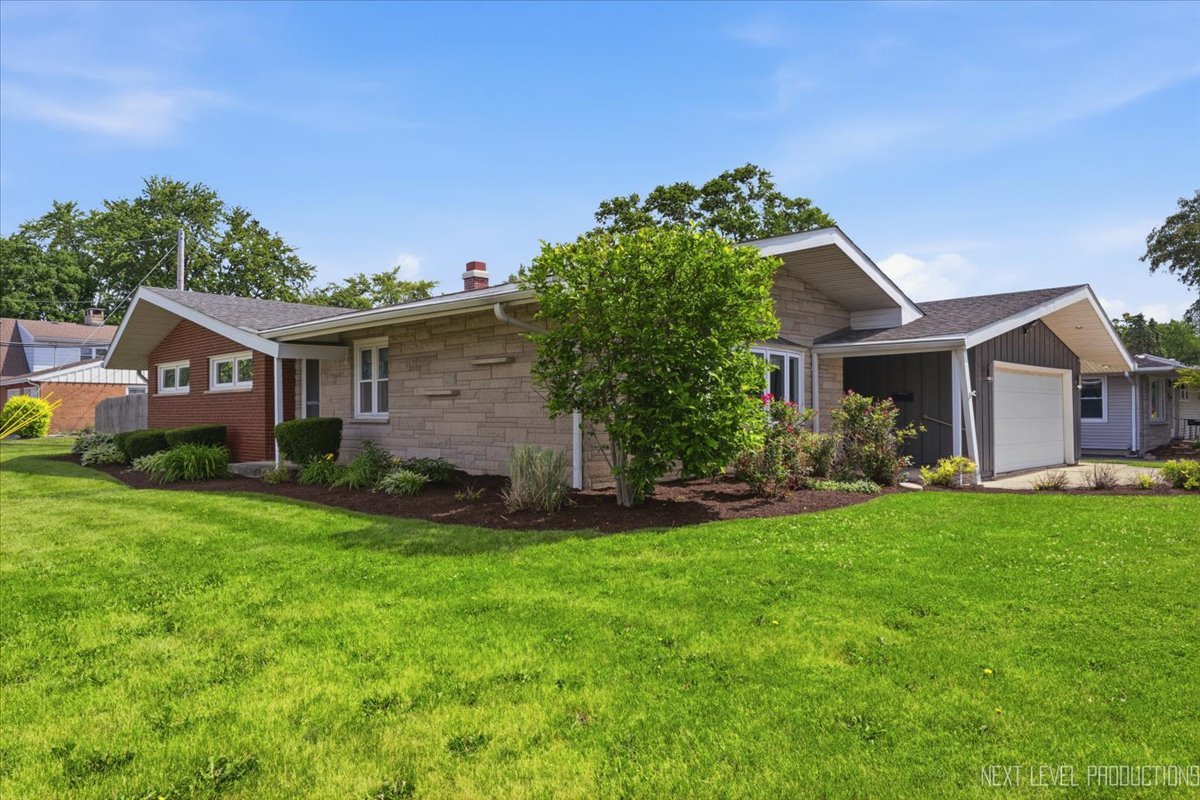 1002 Holly Court, Lockport, IL 60441