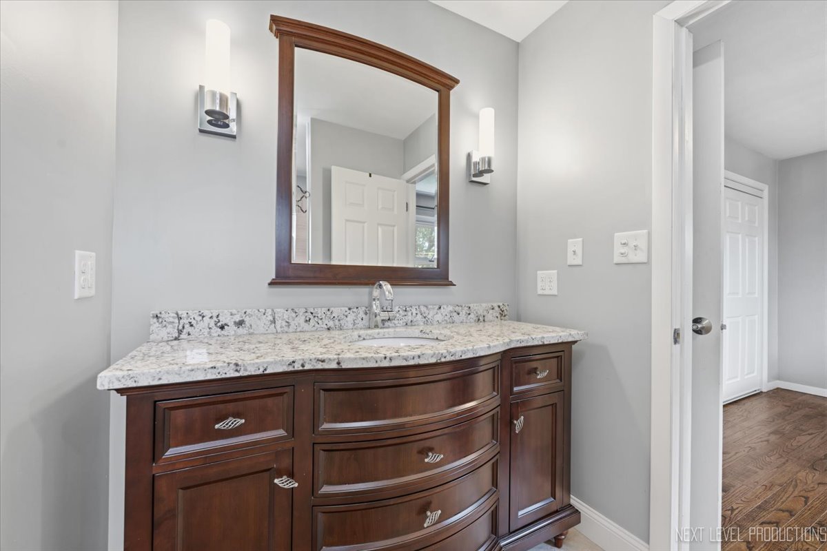 1002 Holly Court, Lockport, IL 60441