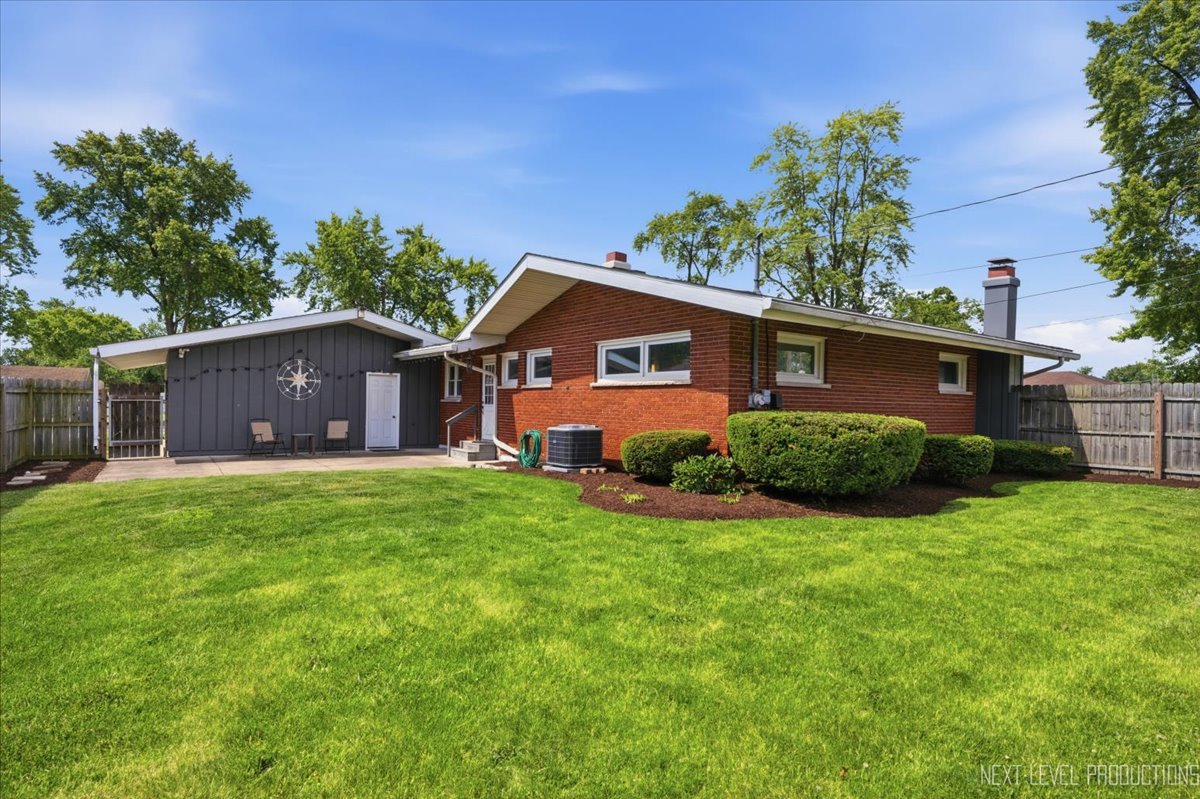 1002 Holly Court, Lockport, IL 60441